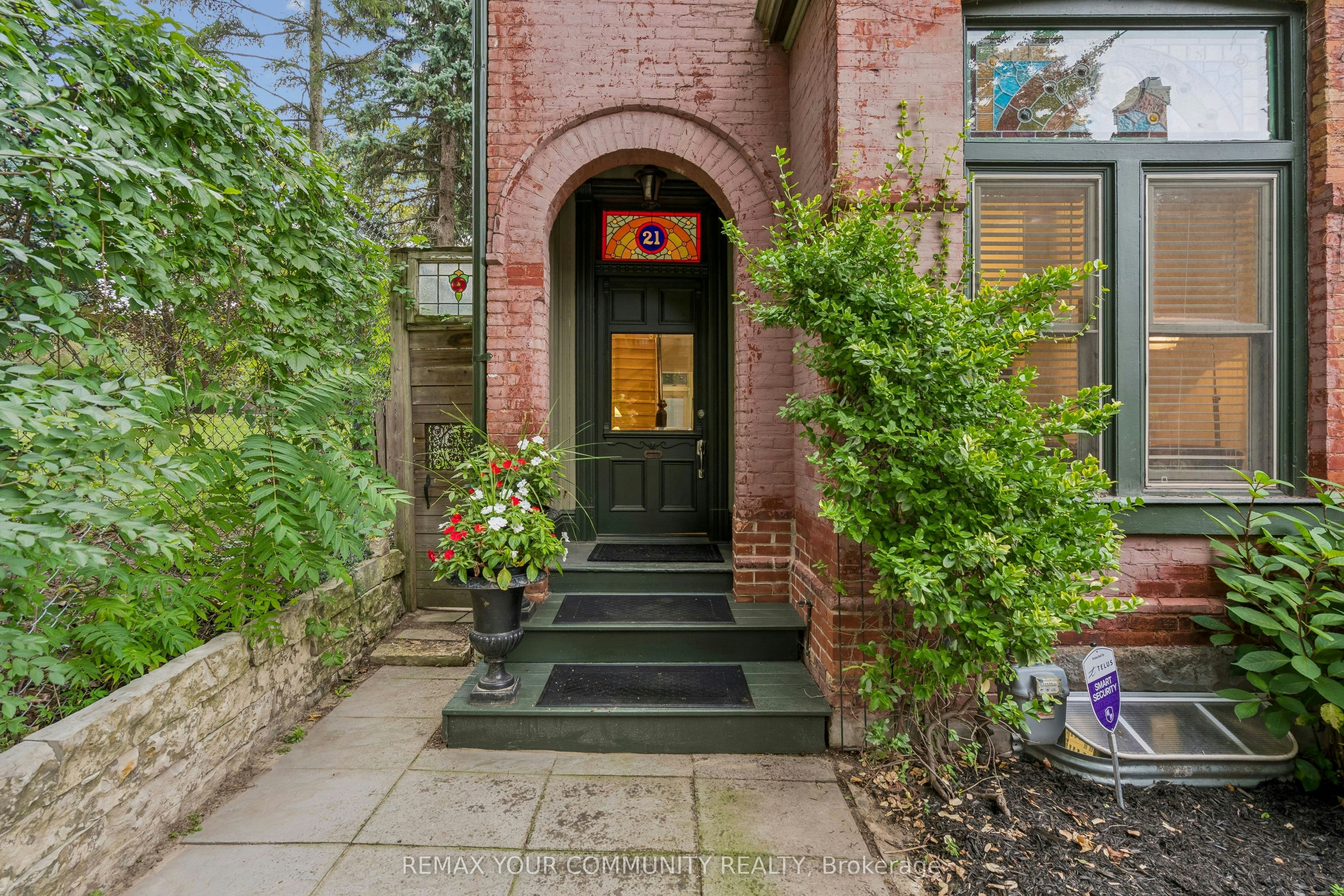 21 Laurier Avenue E, Toronto, ON, M4X 1S2