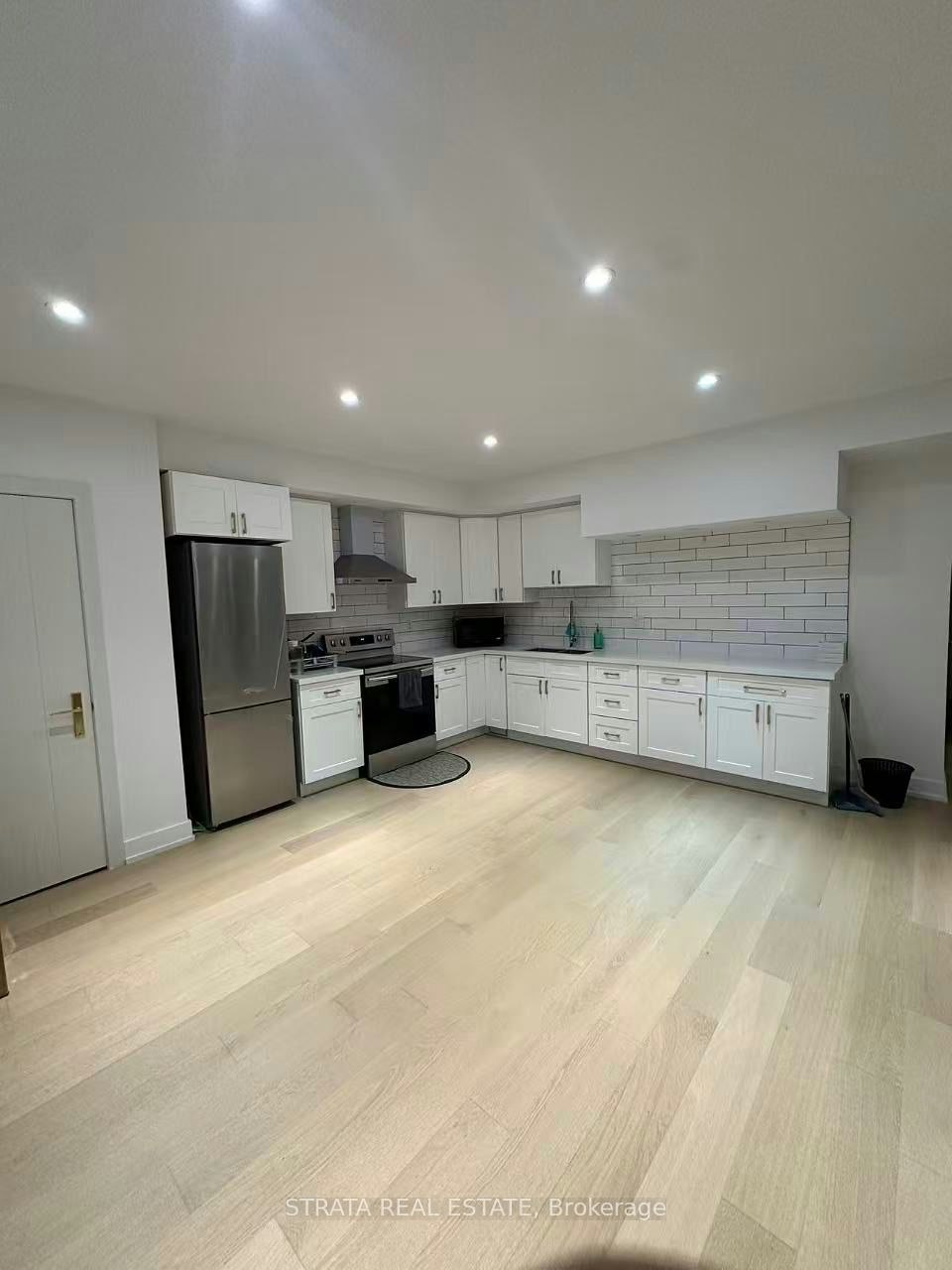 21 Irvington Crescent, Toronto, ON, M2N 2Z2