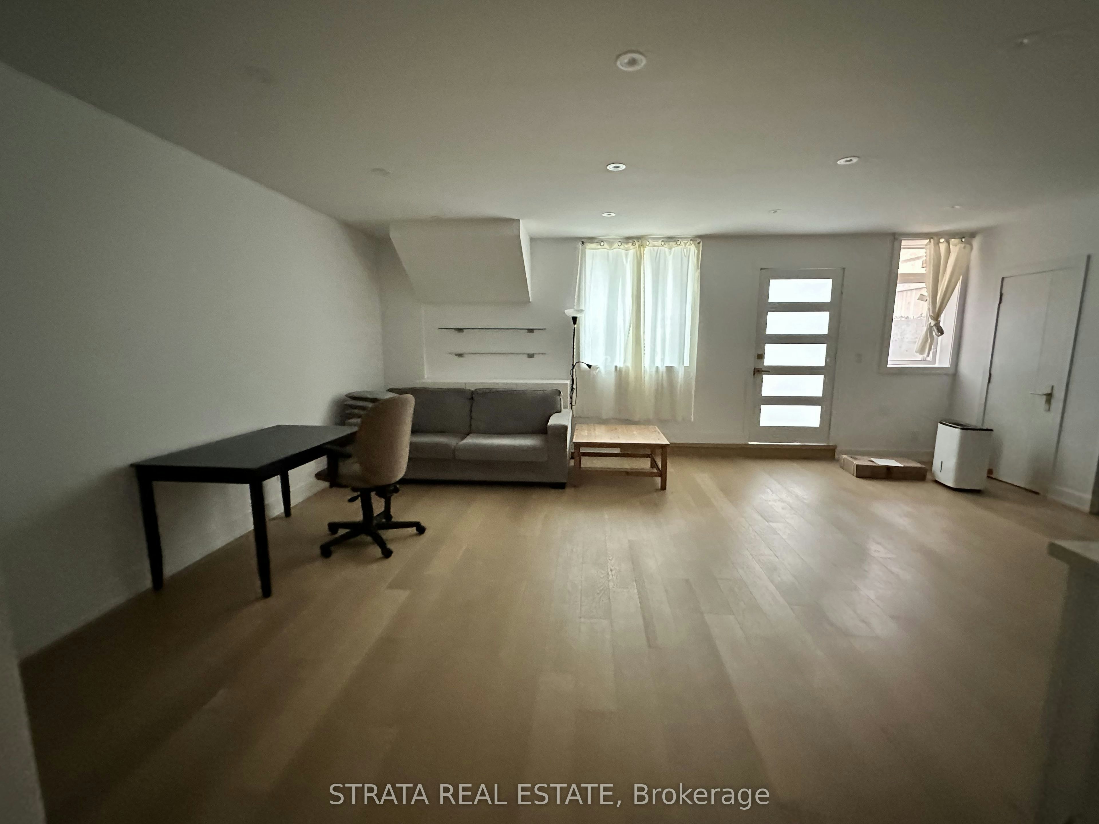 21 Irvington Crescent, Toronto, ON, M2N 2Z2 - 2