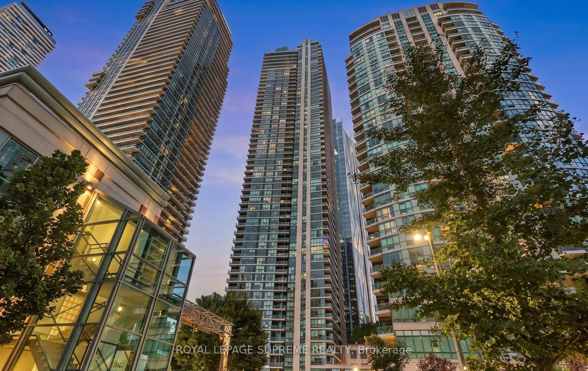 1709-18 Harbour Street, Toronto, ON, M5J 2Z6 - 2