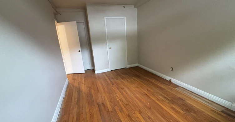 Lower-513 Oakwood Avenue, Toronto, ON, M6E 2W9 - 4