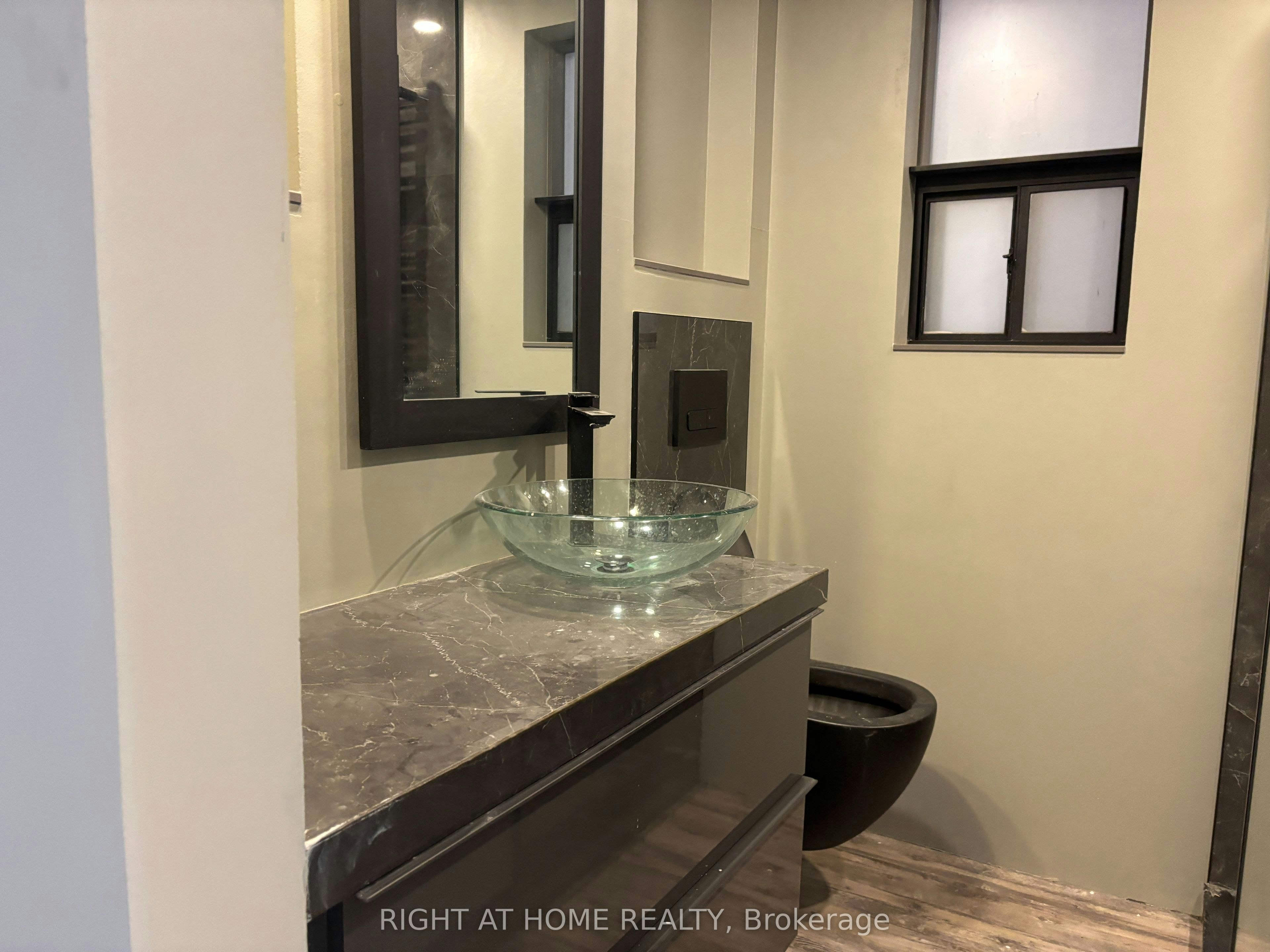 Main-513 Oakwood Avenue, Toronto, ON, M6E 2W9 - 10
