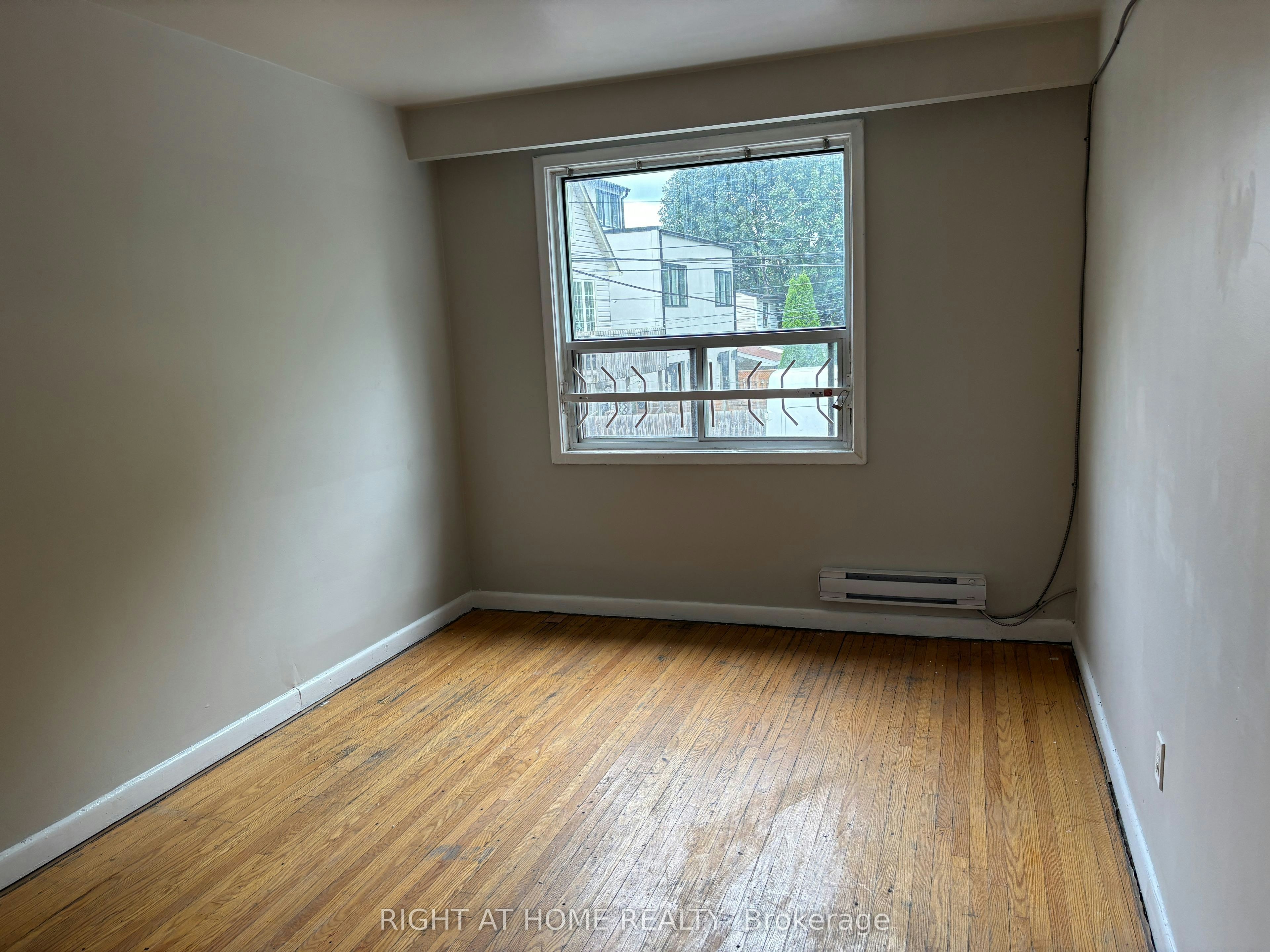 Main-513 Oakwood Avenue, Toronto, ON, M6E 2W9 - 8