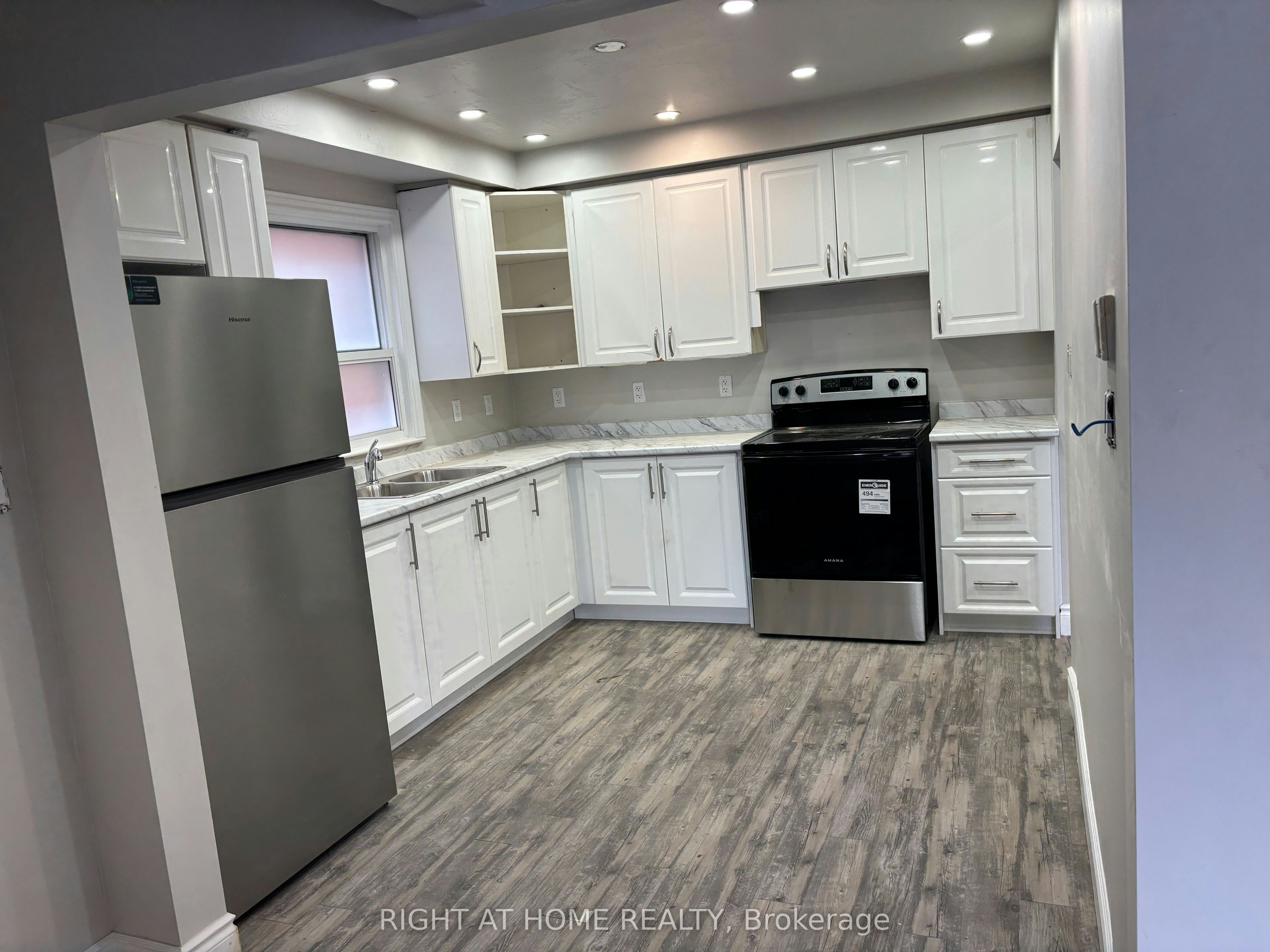 Main-513 Oakwood Avenue, Toronto, ON, M6E 2W9