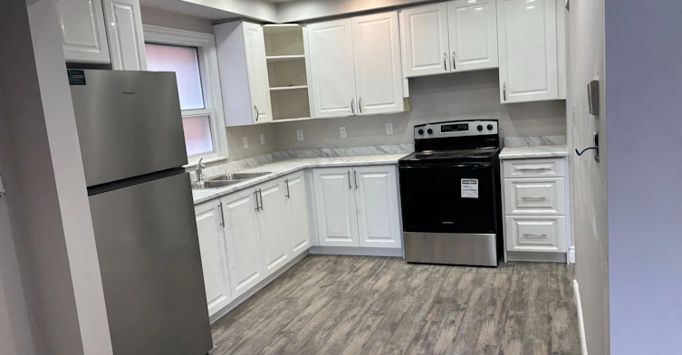 Main-513 Oakwood Avenue, Toronto, ON, M6E 2W9