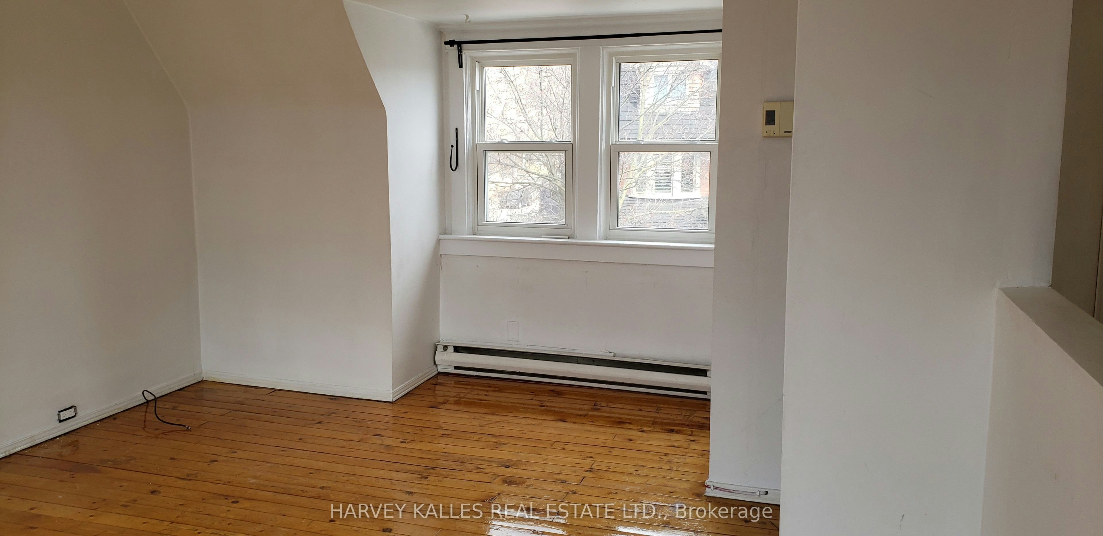 Upper-4 Marchmount Road, Toronto, ON, M6G 2A9 - 4