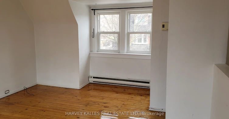 Upper-4 Marchmount Road, Toronto, ON, M6G 2A9 - 4