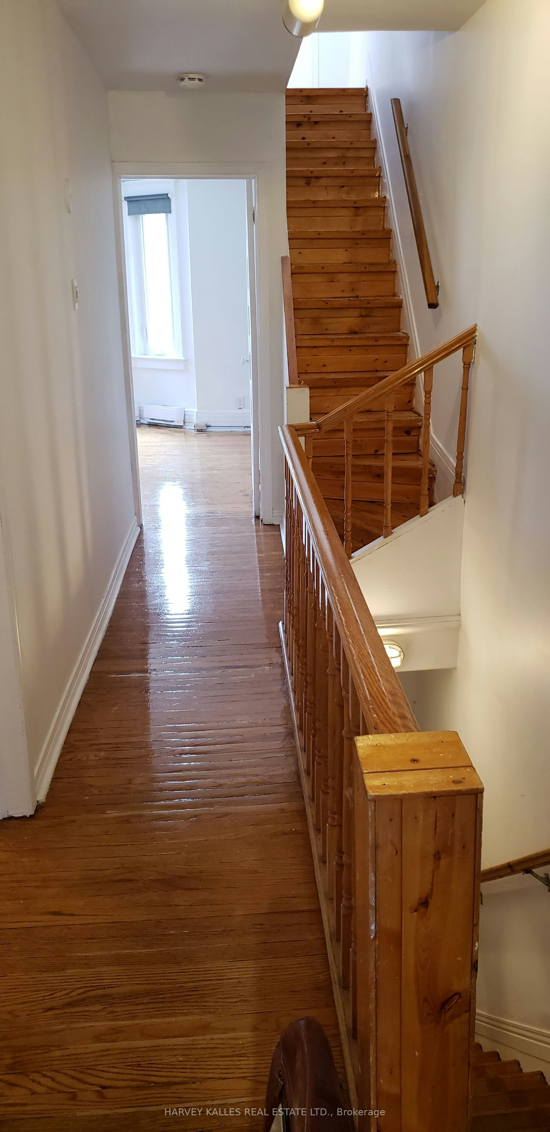 Upper-4 Marchmount Road, Toronto, ON, M6G 2A9 - 14