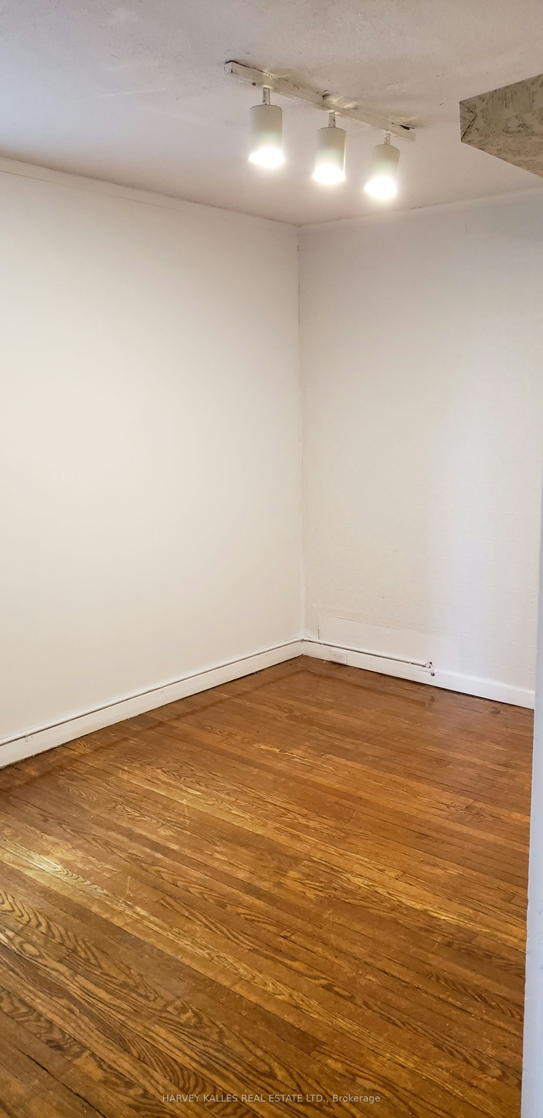 Upper-4 Marchmount Road, Toronto, ON, M6G 2A9 - 15