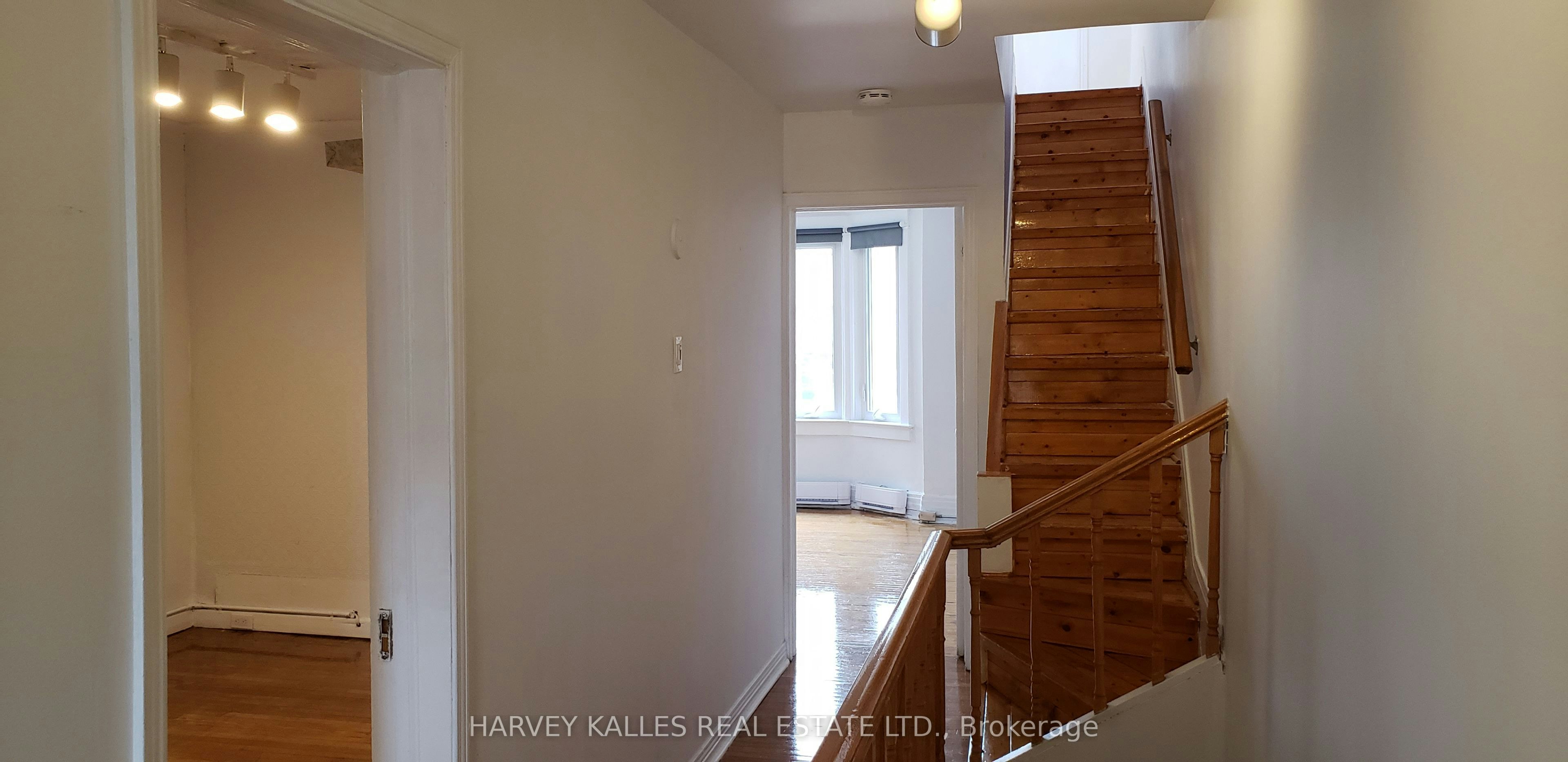 Upper-4 Marchmount Road, Toronto, ON, M6G 2A9 - 13