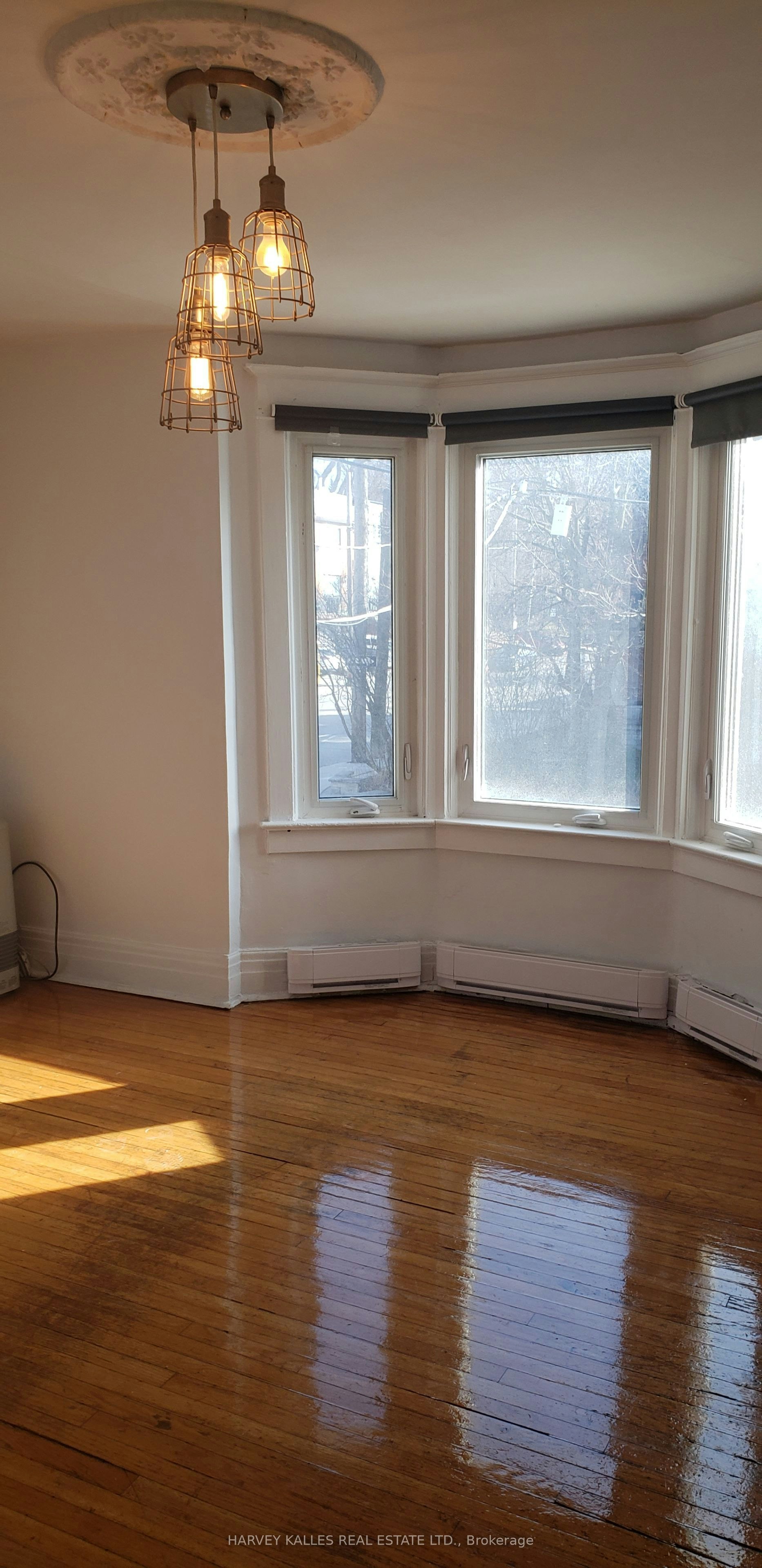 Upper-4 Marchmount Road, Toronto, ON, M6G 2A9 - 3