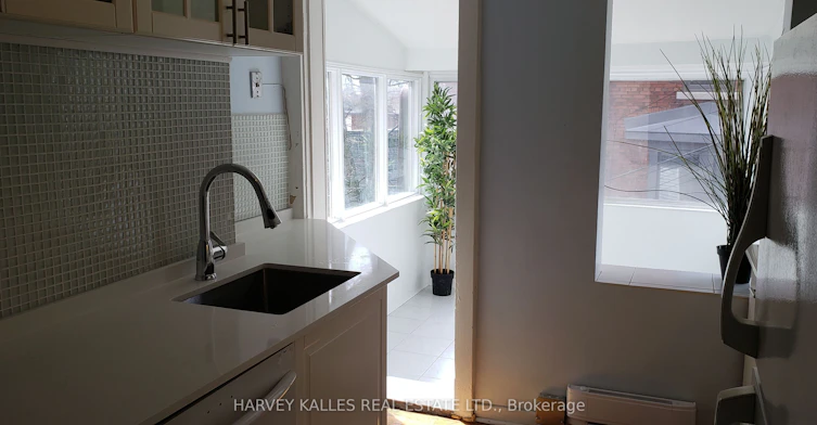 Upper-4 Marchmount Road, Toronto, ON, M6G 2A9 - 11
