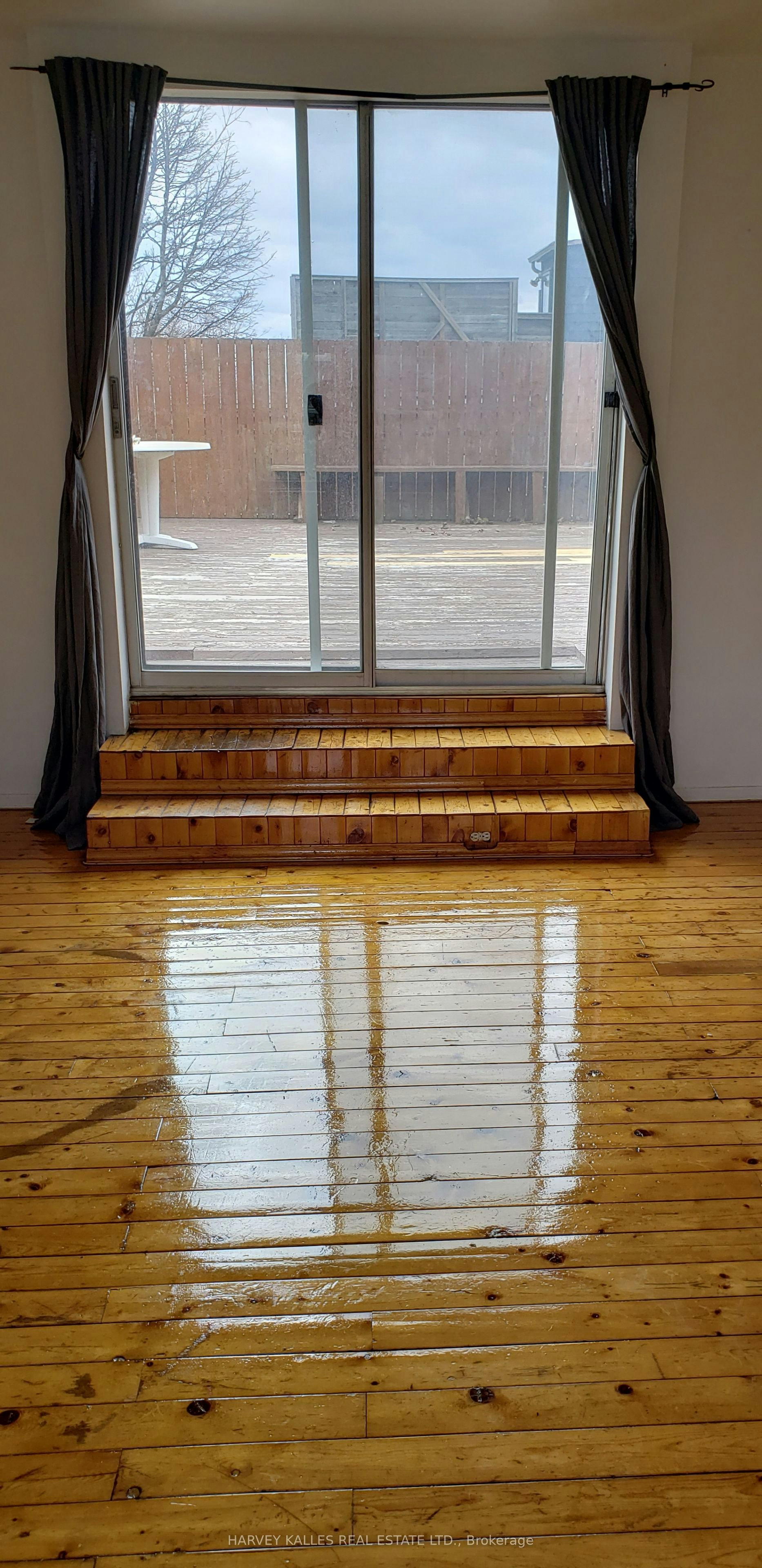 Upper-4 Marchmount Road, Toronto, ON, M6G 2A9 - 20