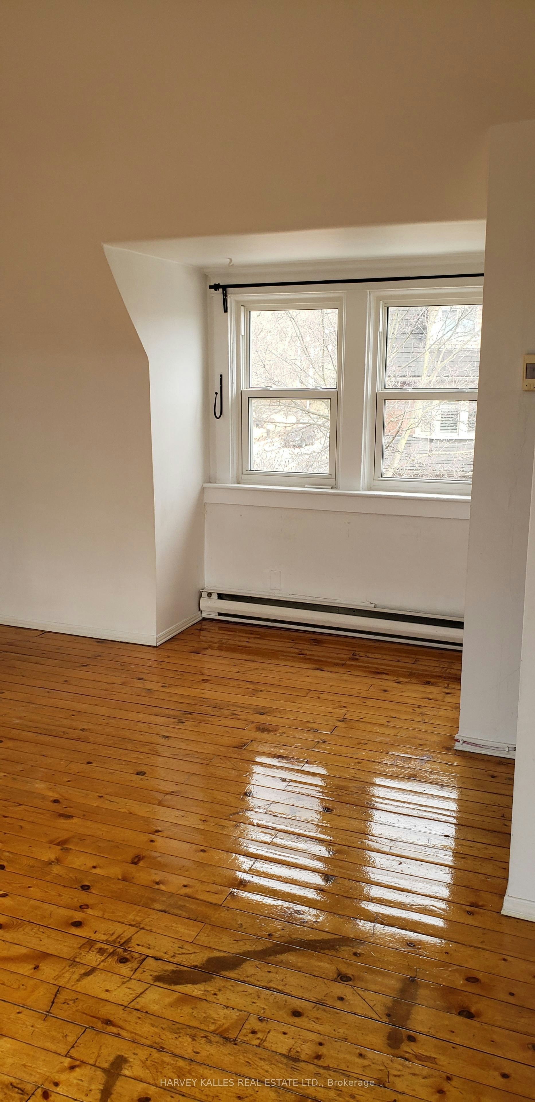 Upper-4 Marchmount Road, Toronto, ON, M6G 2A9 - 16