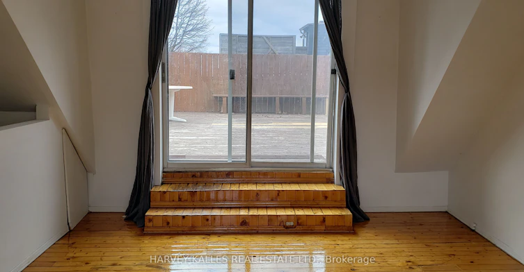 Upper-4 Marchmount Road, Toronto, ON, M6G 2A9 - 21
