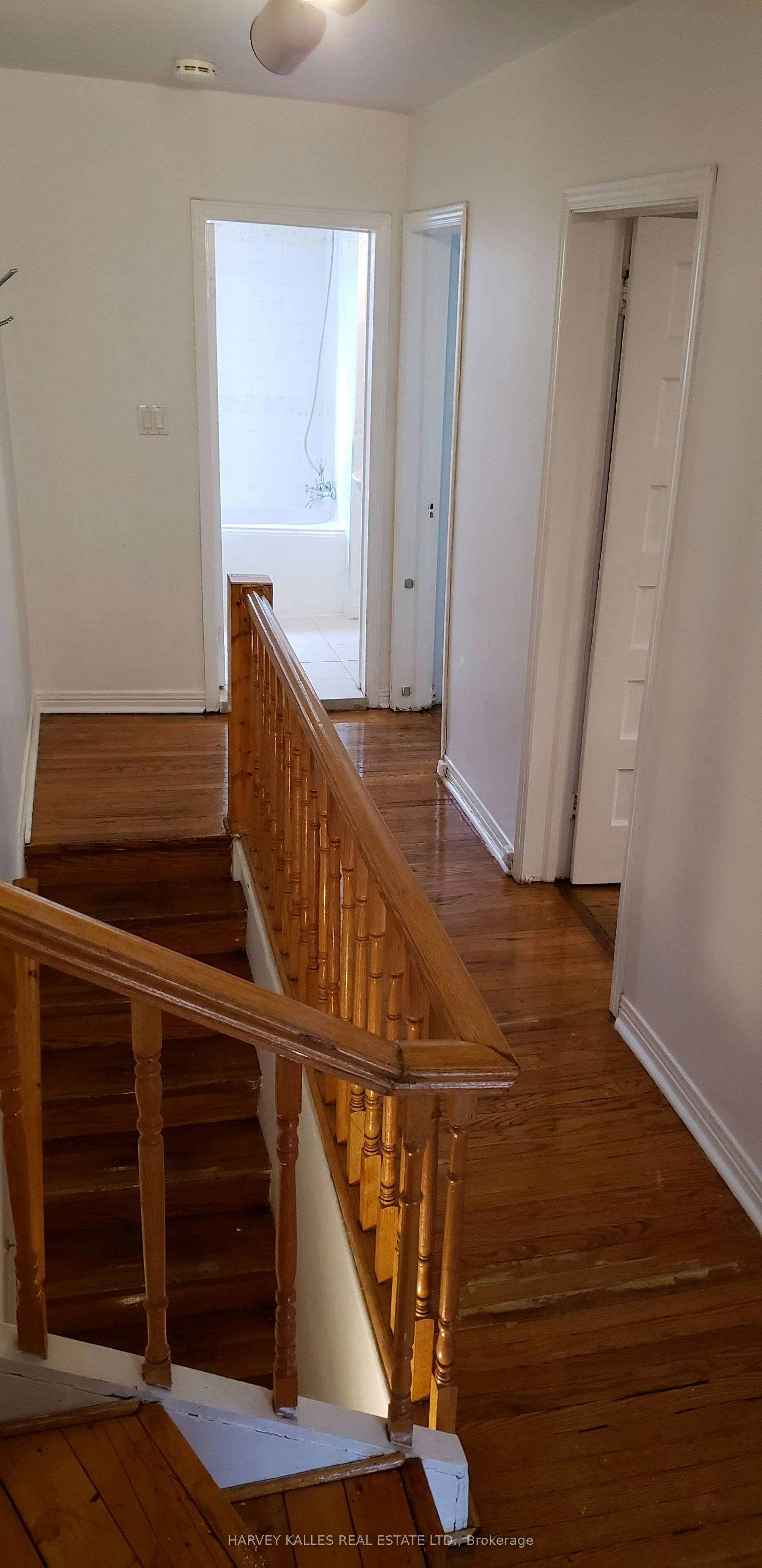Upper-4 Marchmount Road, Toronto, ON, M6G 2A9 - 12