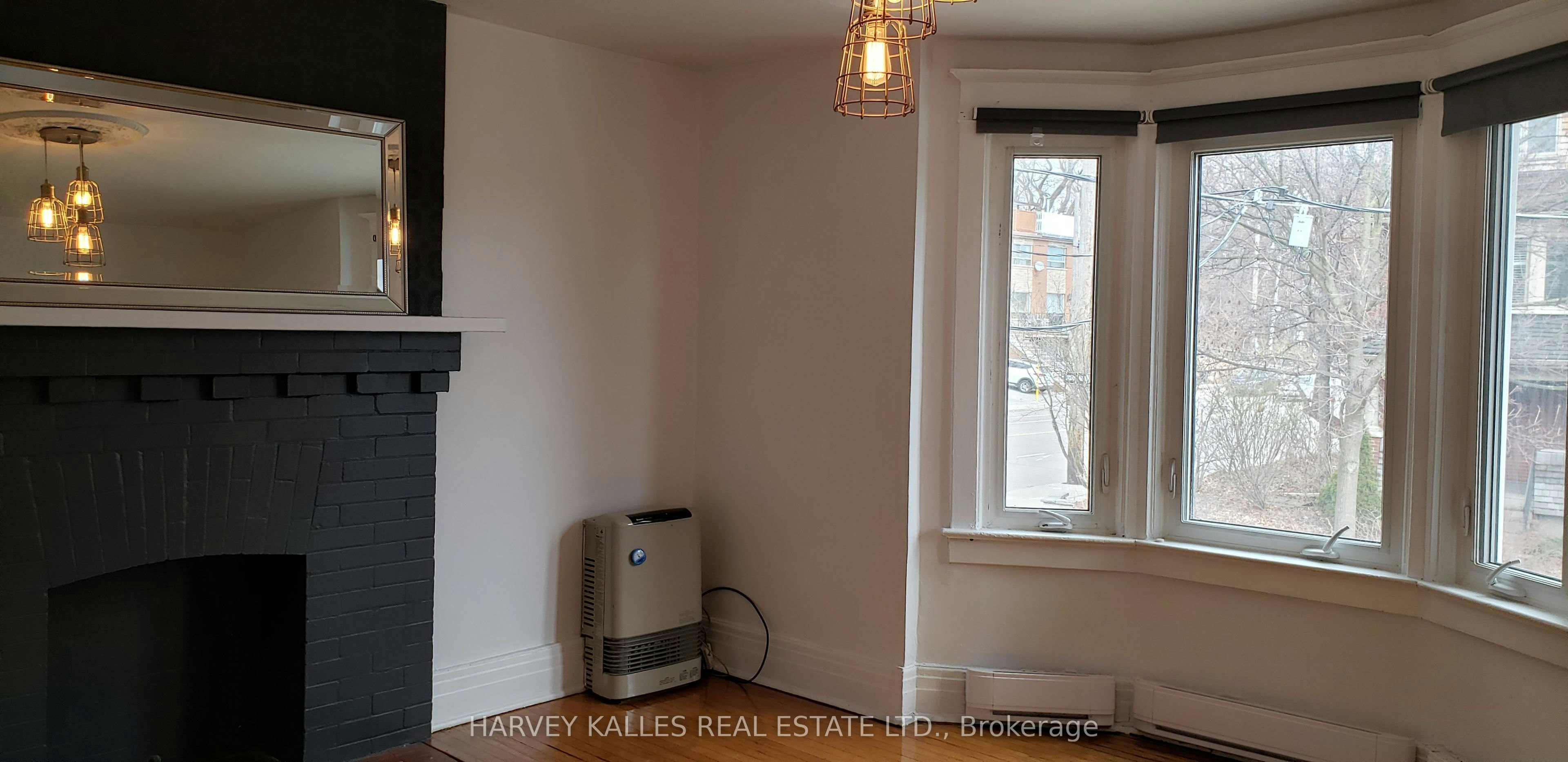 Upper-4 Marchmount Road, Toronto, ON, M6G 2A9 - 6