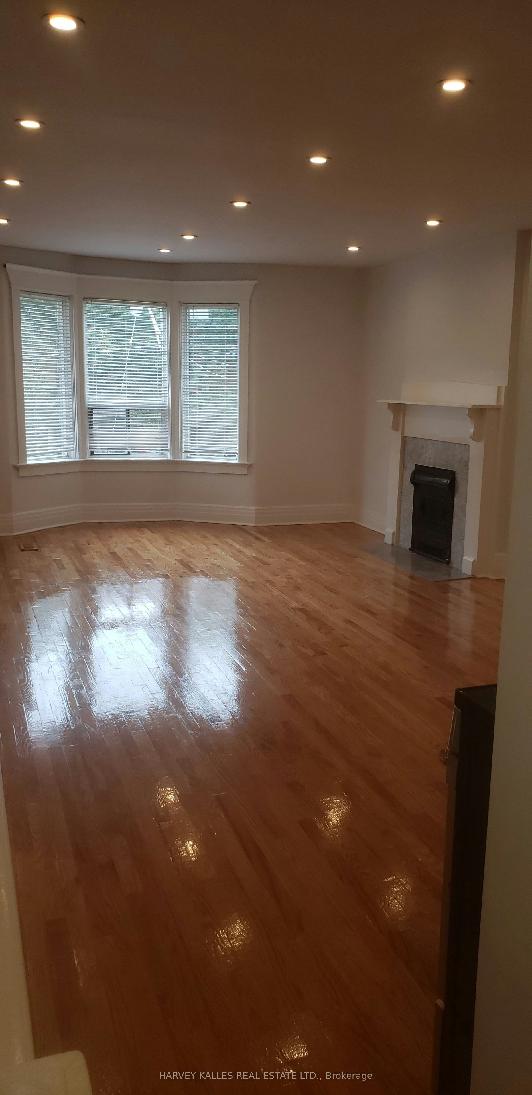 Upper-226 Ashworth Avenue, Toronto, ON, M6G 2A7 - 3