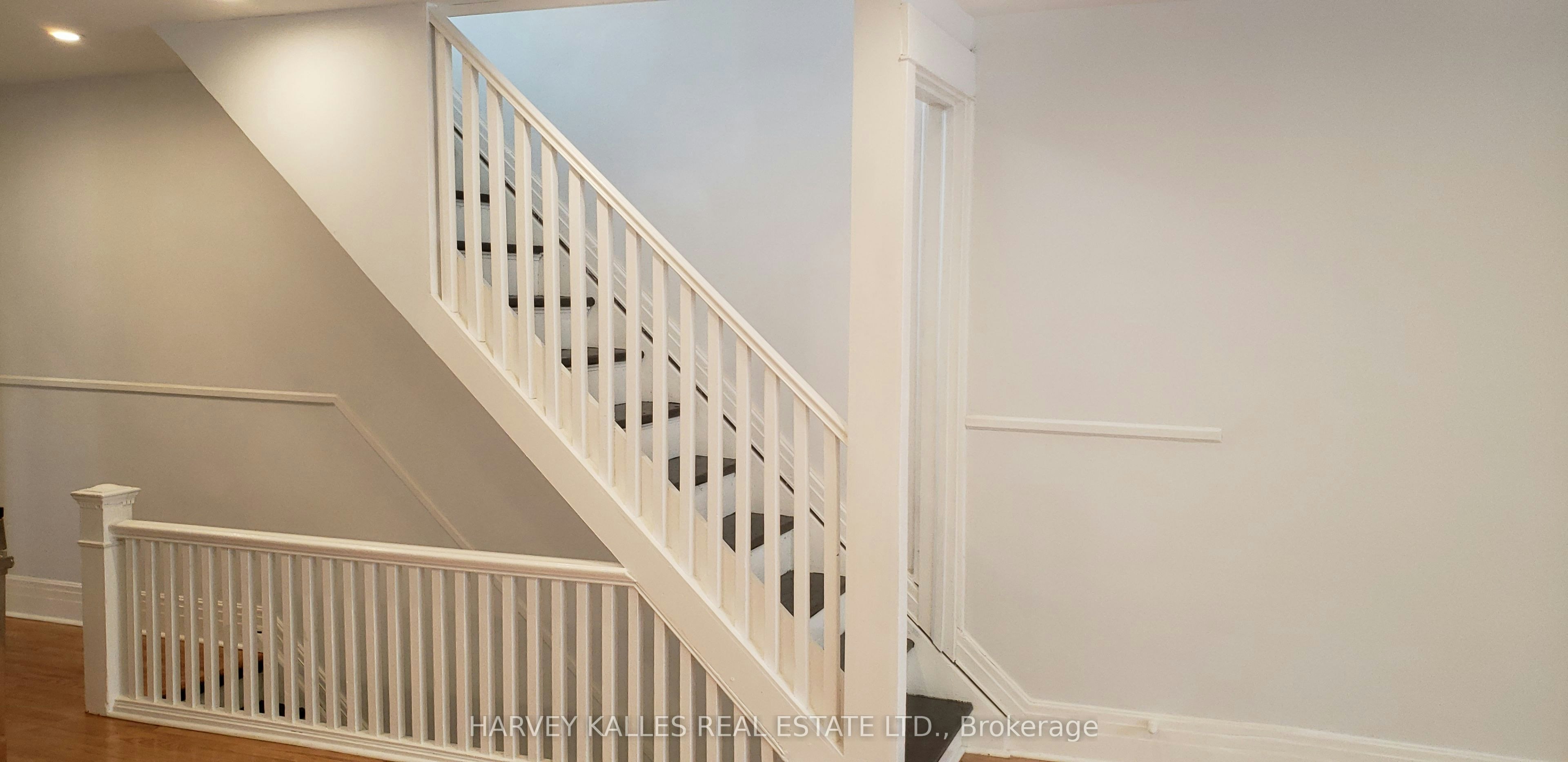 Upper-226 Ashworth Avenue, Toronto, ON, M6G 2A7 - 13