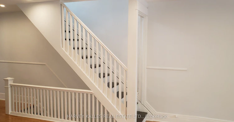 Upper-226 Ashworth Avenue, Toronto, ON, M6G 2A7 - 13
