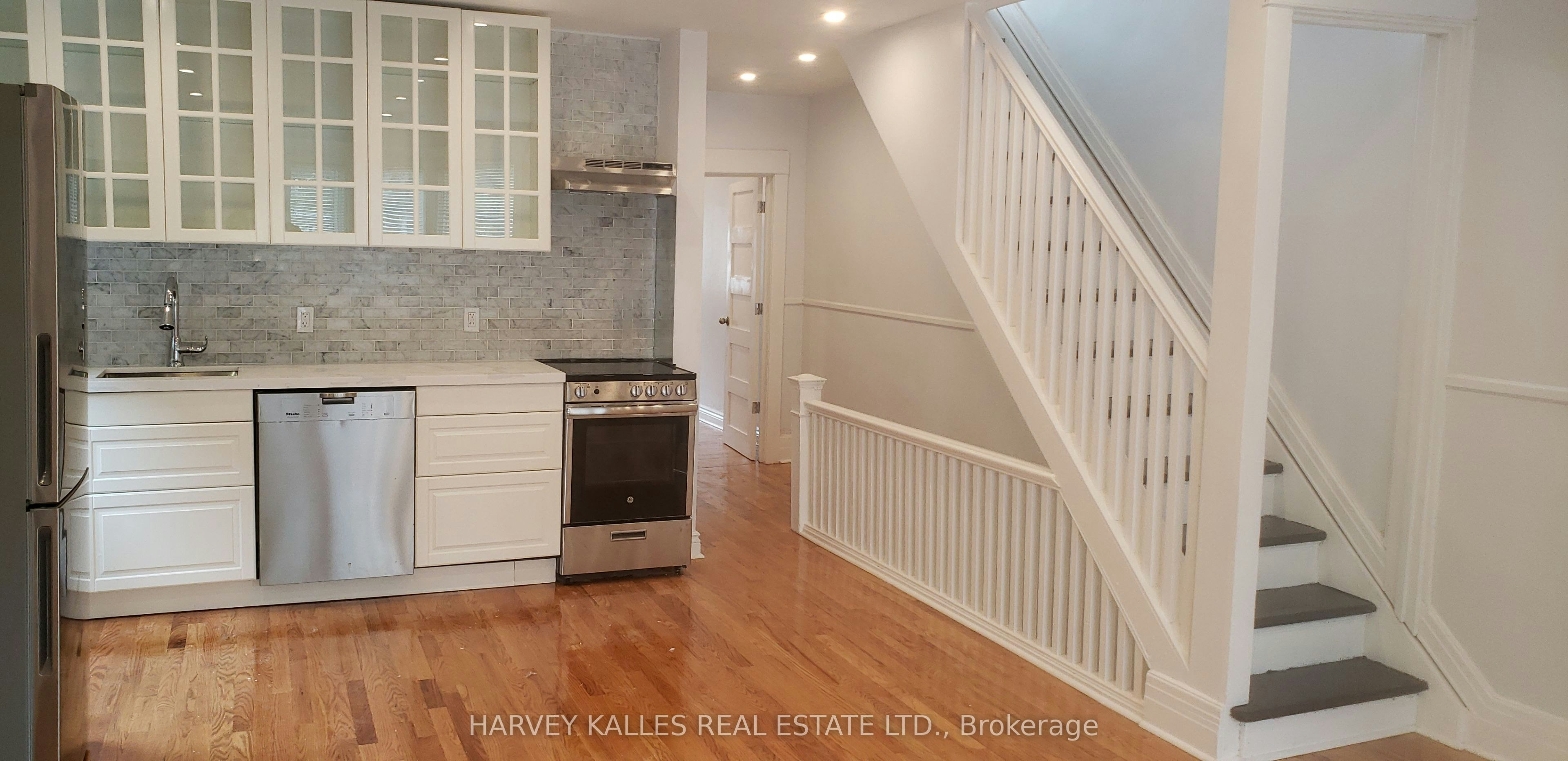Upper-226 Ashworth Avenue, Toronto, ON, M6G 2A7 - 7