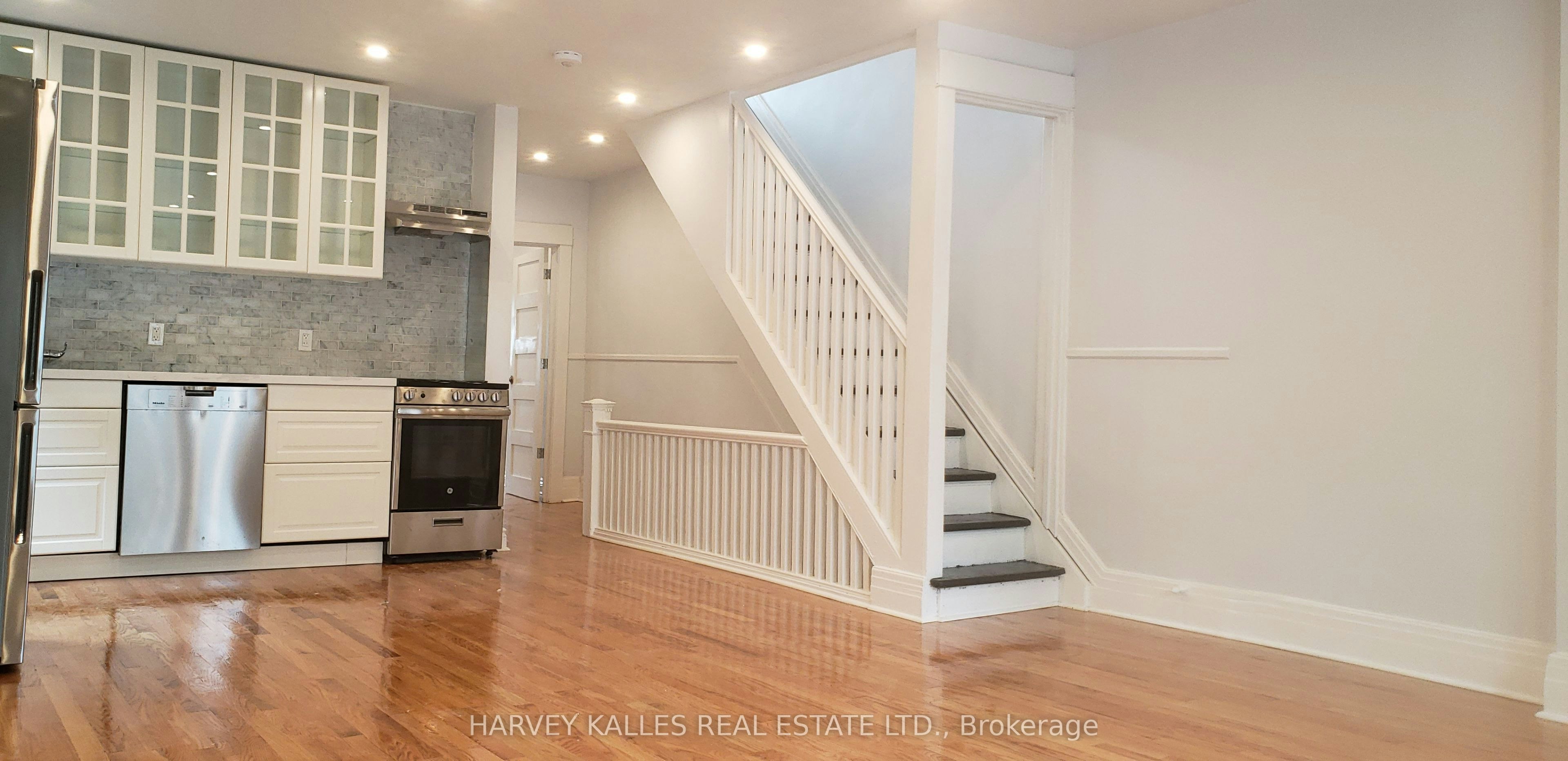Upper-226 Ashworth Avenue, Toronto, ON, M6G 2A7 - 6