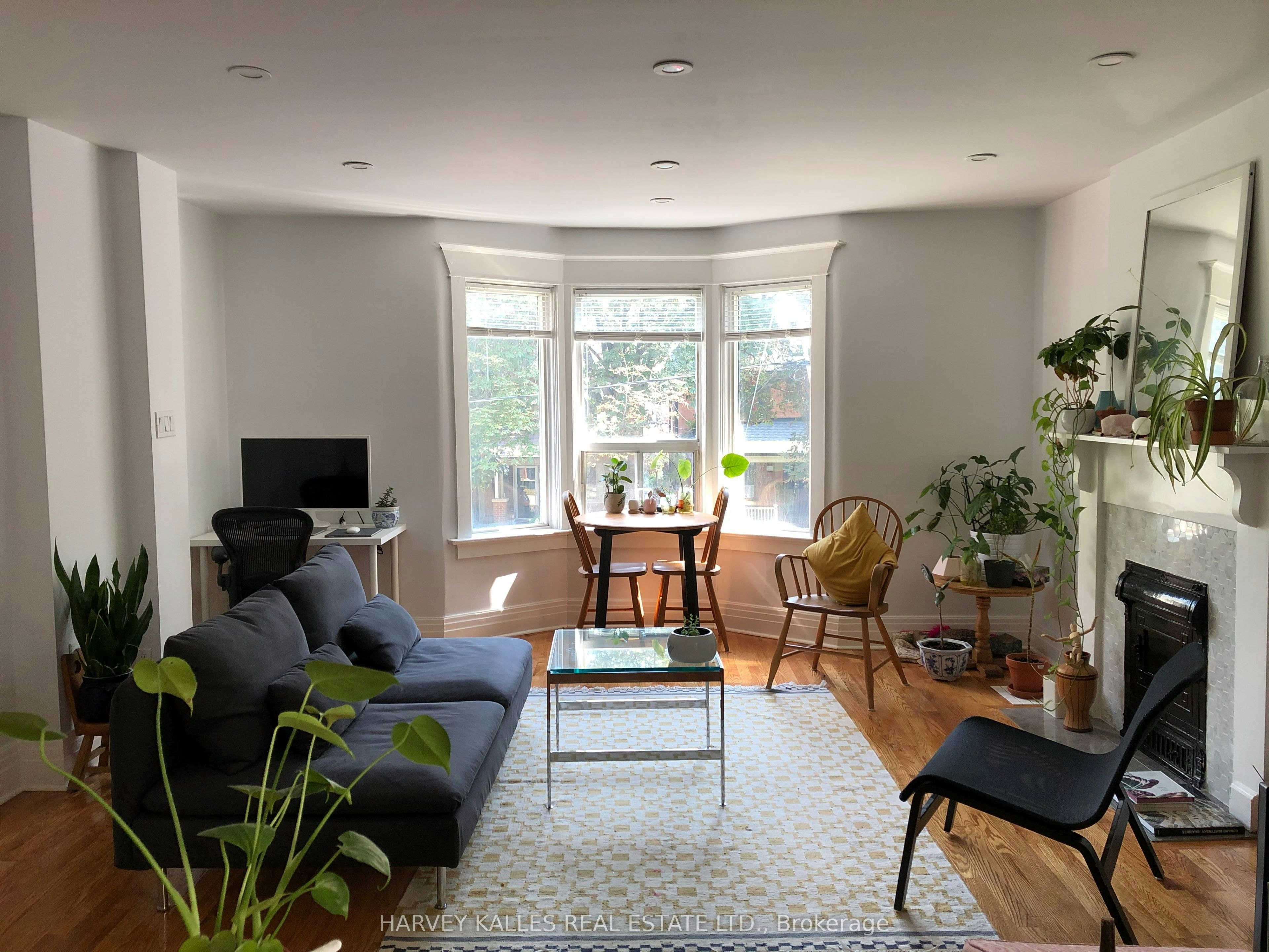 Upper-226 Ashworth Avenue, Toronto, ON, M6G 2A7 - 2
