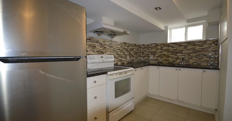32 Axsmith Crescent, Toronto, ON, M2J 3K3 - 21