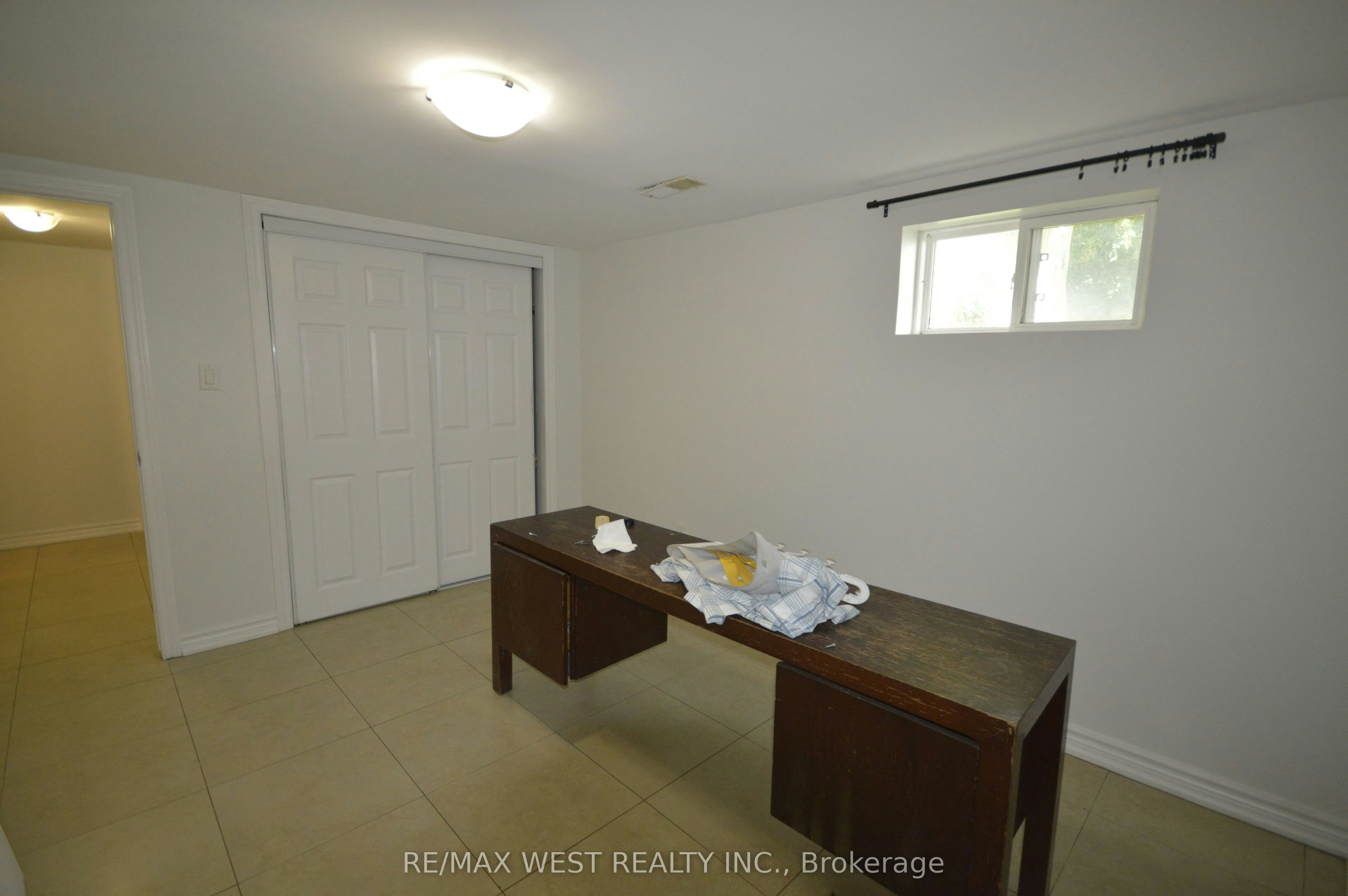 32 Axsmith Crescent, Toronto, ON, M2J 3K3 - 28