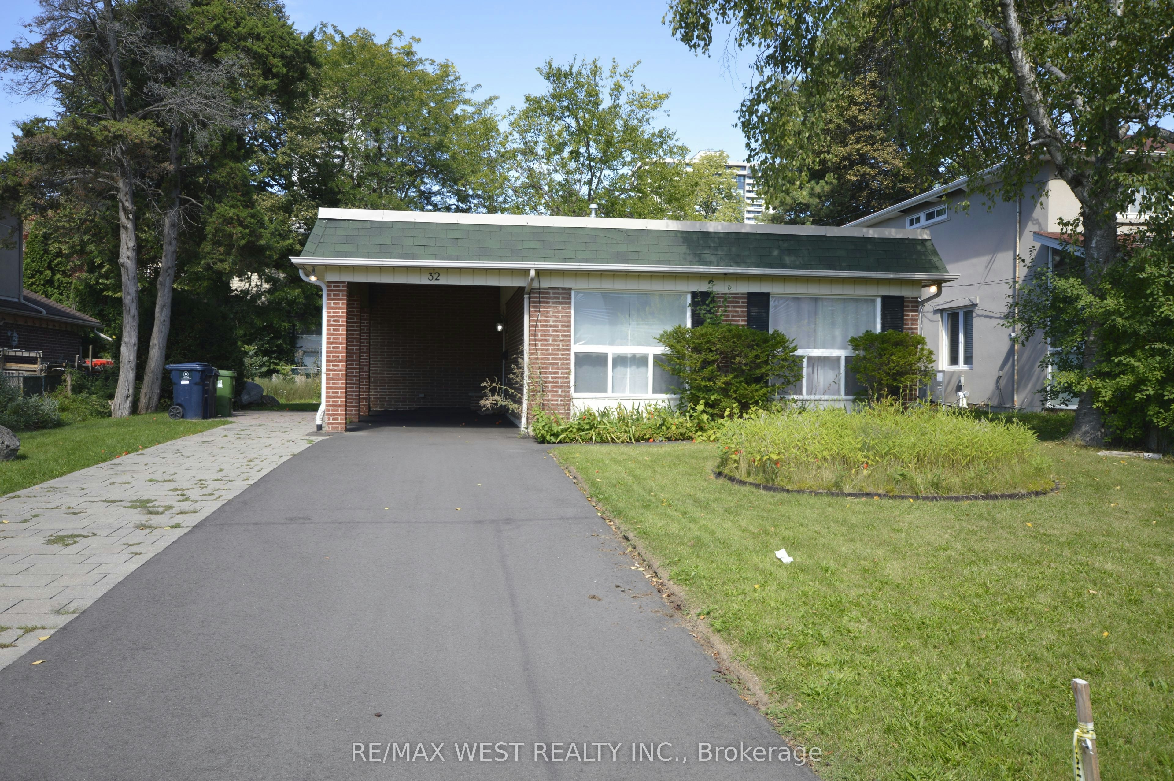 32 Axsmith Crescent, Toronto, ON, M2J 3K3