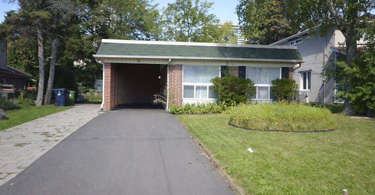 32 Axsmith Crescent, Toronto, ON, M2J 3K3
