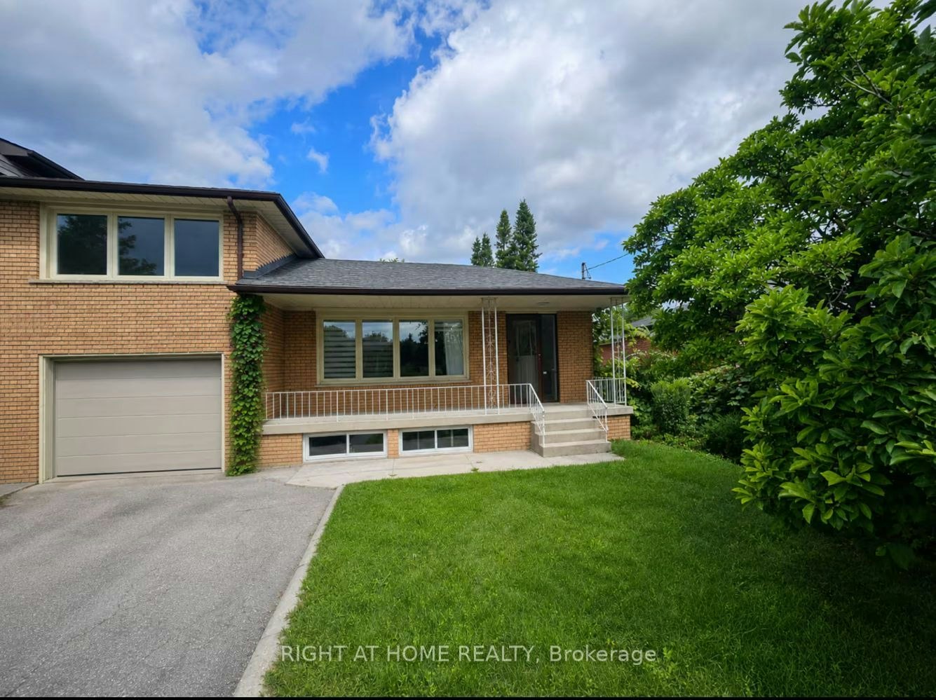UPPER LEVEL-26 Wedgewood Drive, Toronto, ON, M2M 2H3
