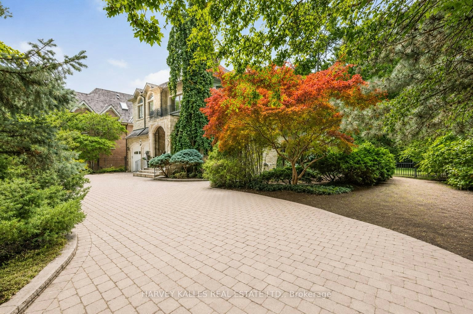 1 Knightswood Road, Toronto, ON, M4N 2G9