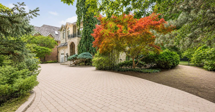 1 Knightswood Road, Toronto, ON, M4N 2G9