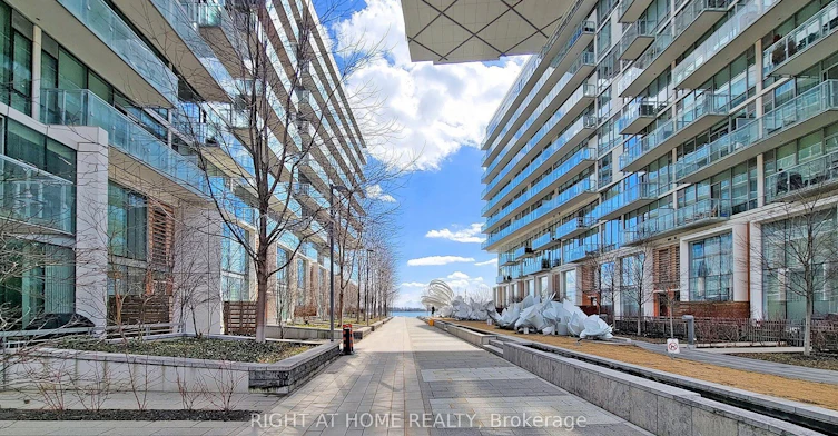 920-39 Queens Quay E, Toronto, ON, M5E 0A5 - 2