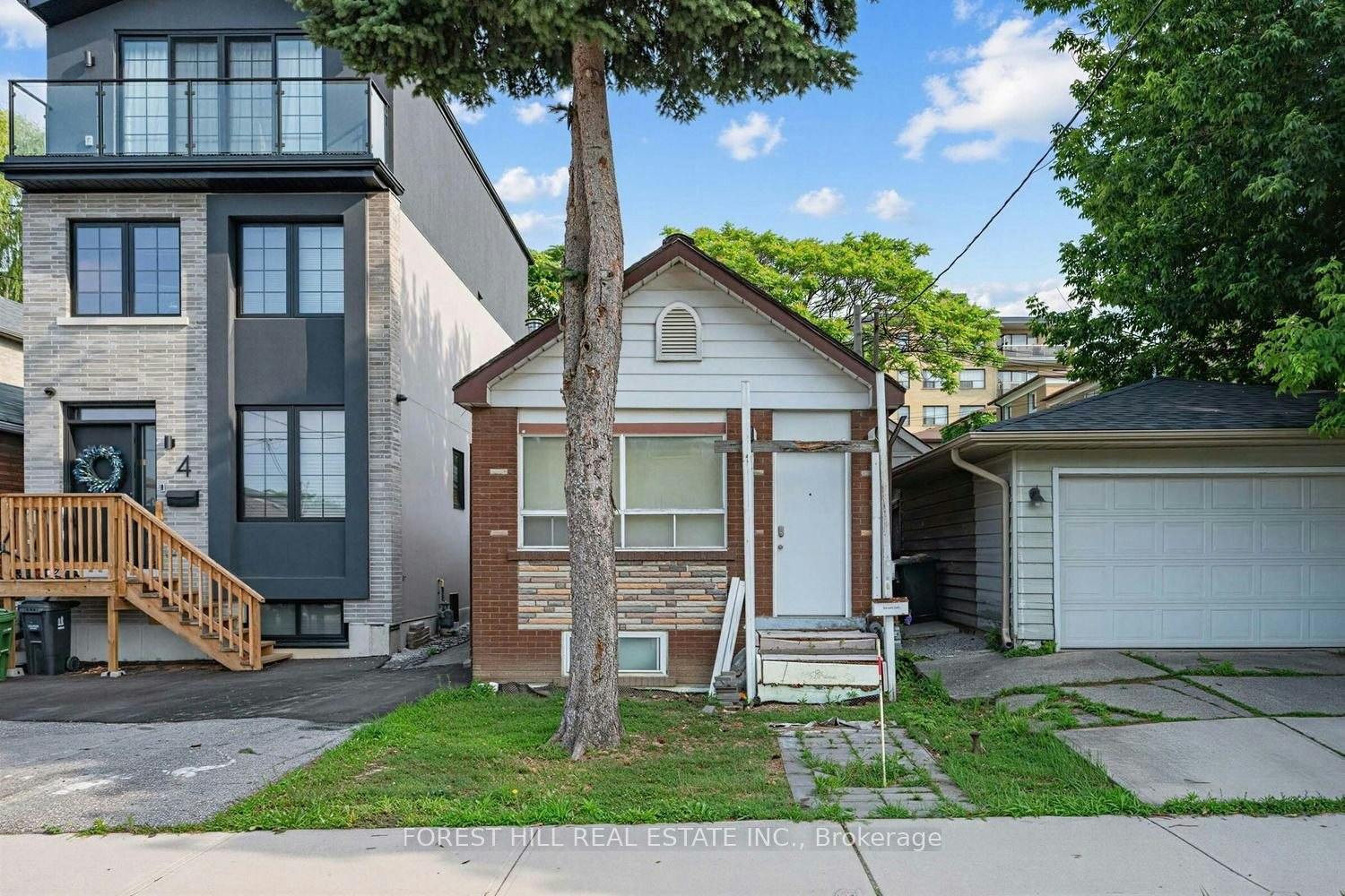 2 Mulberry Crescent, Toronto, ON, M6C 1N5