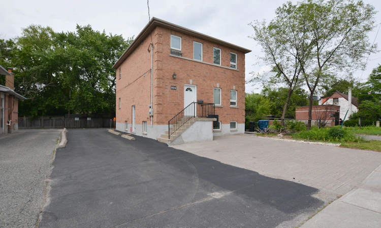 204 Sheppard Avenue W