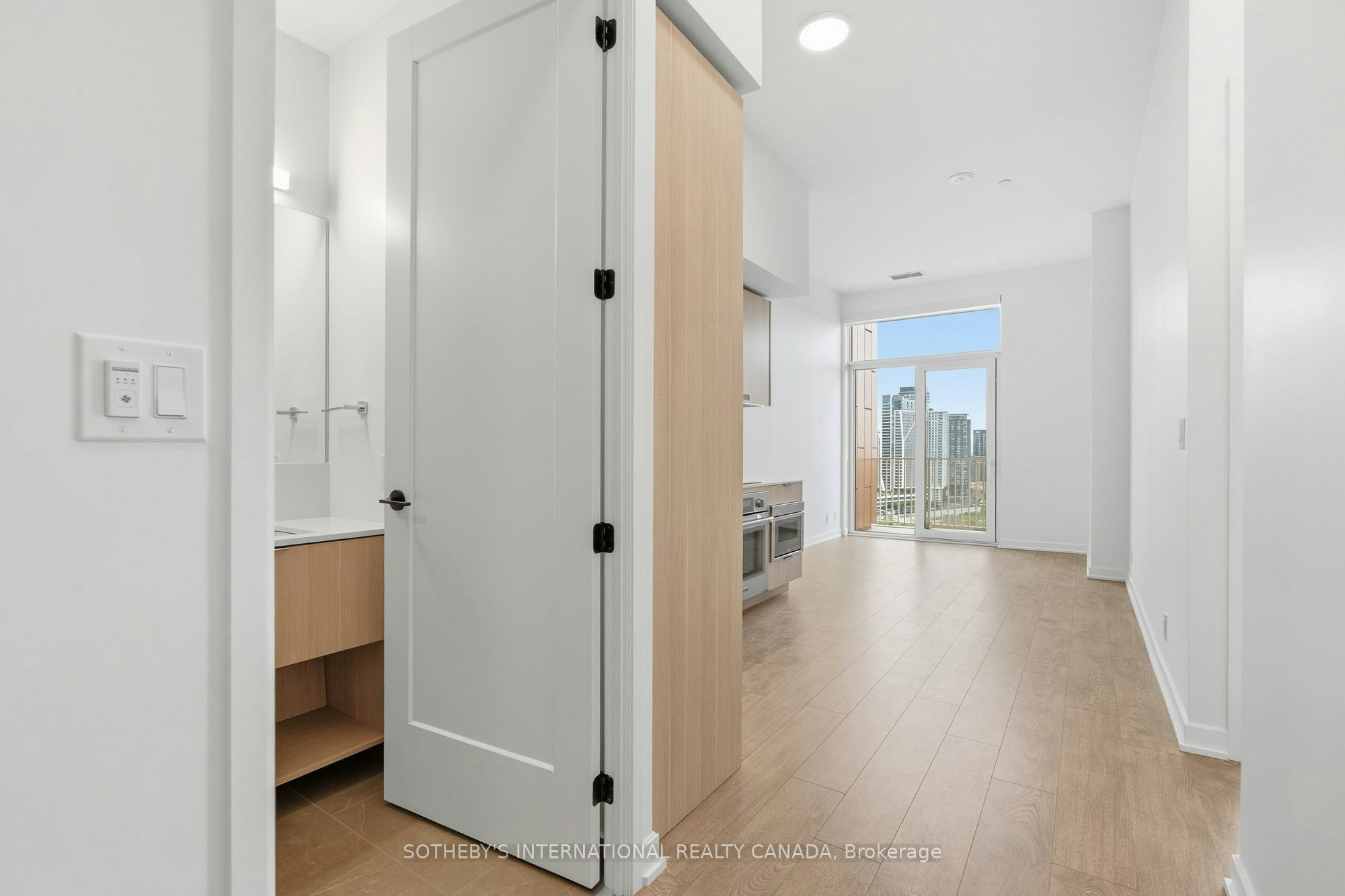 PH14-88 Bathurst Street, Toronto, ON, M5V 0W8 - 2