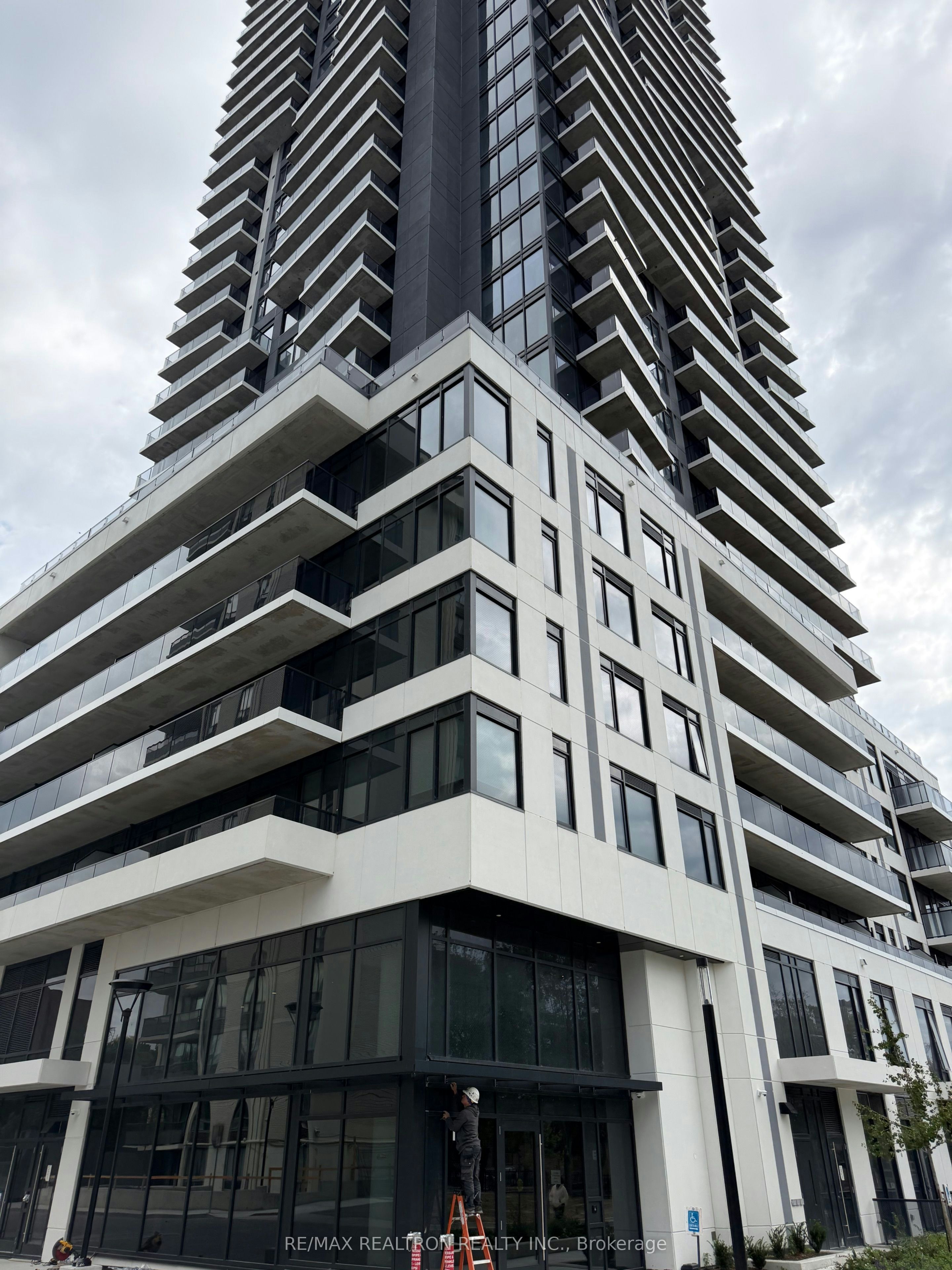 2610-15 David Salomon Drive, Toronto, ON, M3C 1E7