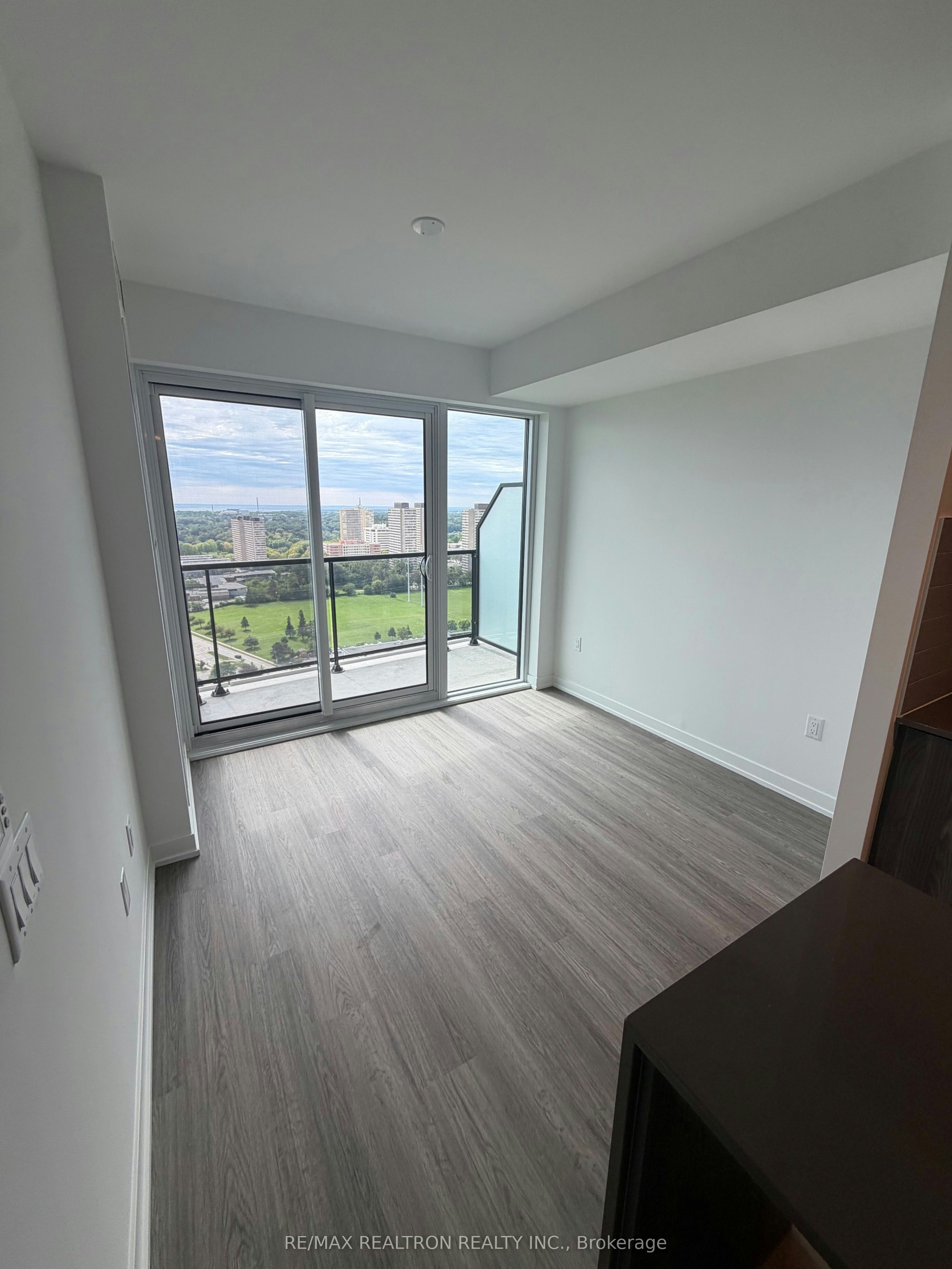 2610-15 David Salomon Drive, Toronto, ON, M3C 1E7 - 8