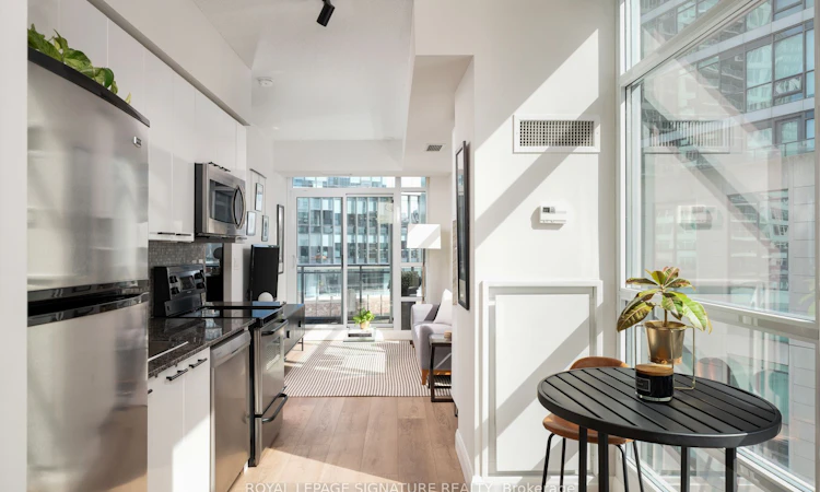 804-15 Bruyeres Mews