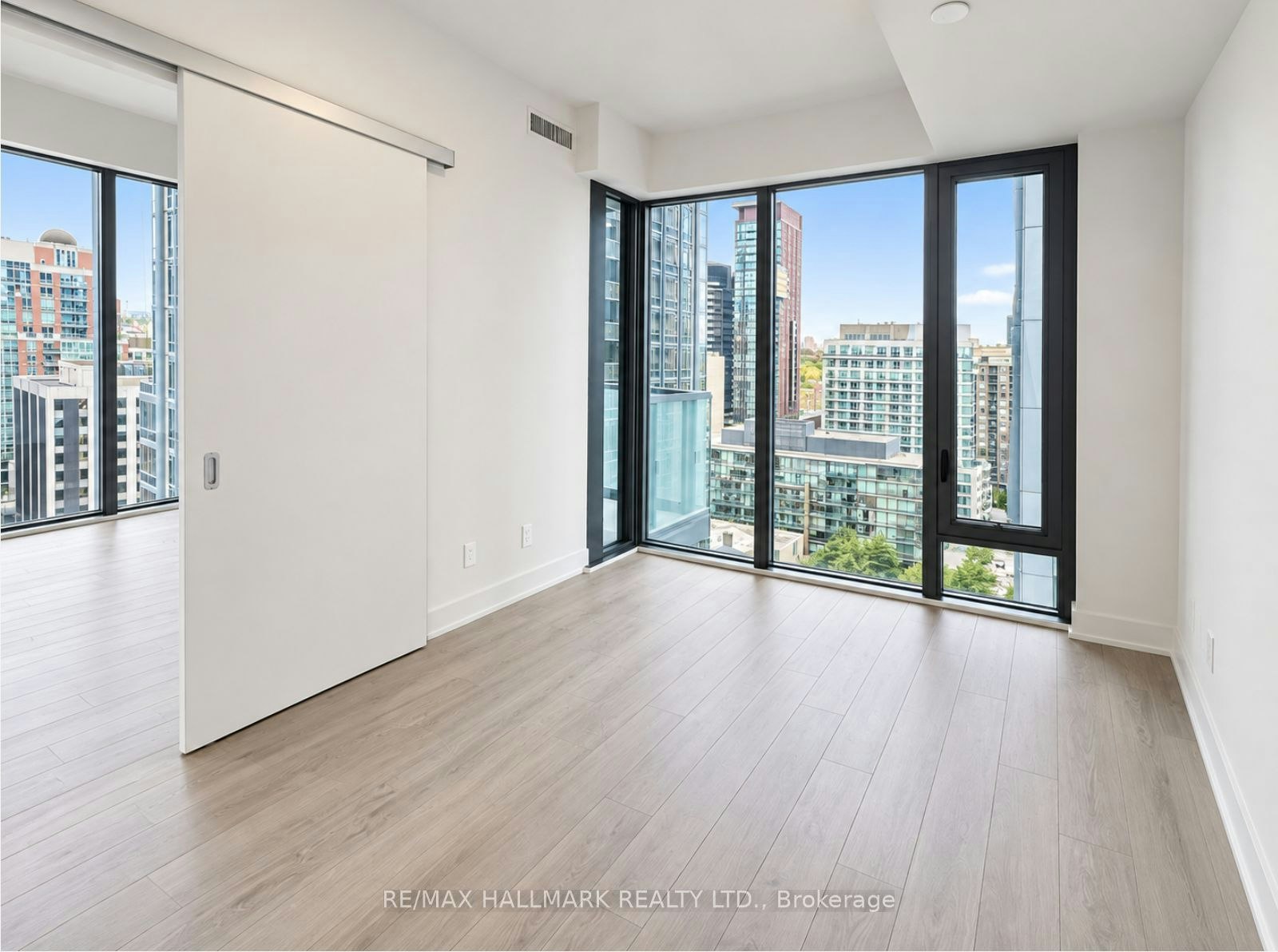 1402-8 Cumberland Street, Toronto, ON, M4W 0B6 - 9