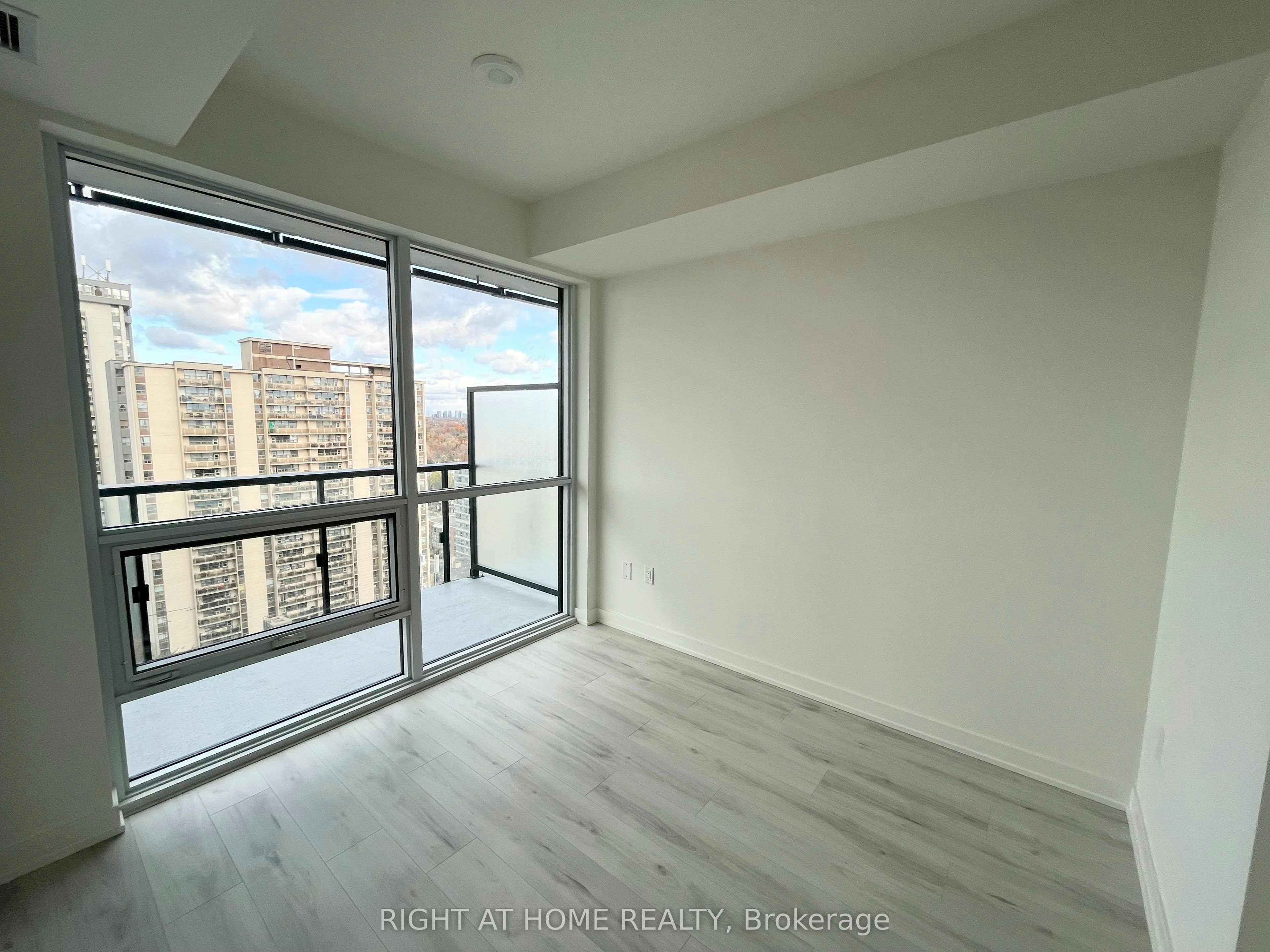 1801N-120 Broadway Avenue, Toronto, ON, M4P 0E9 - 9