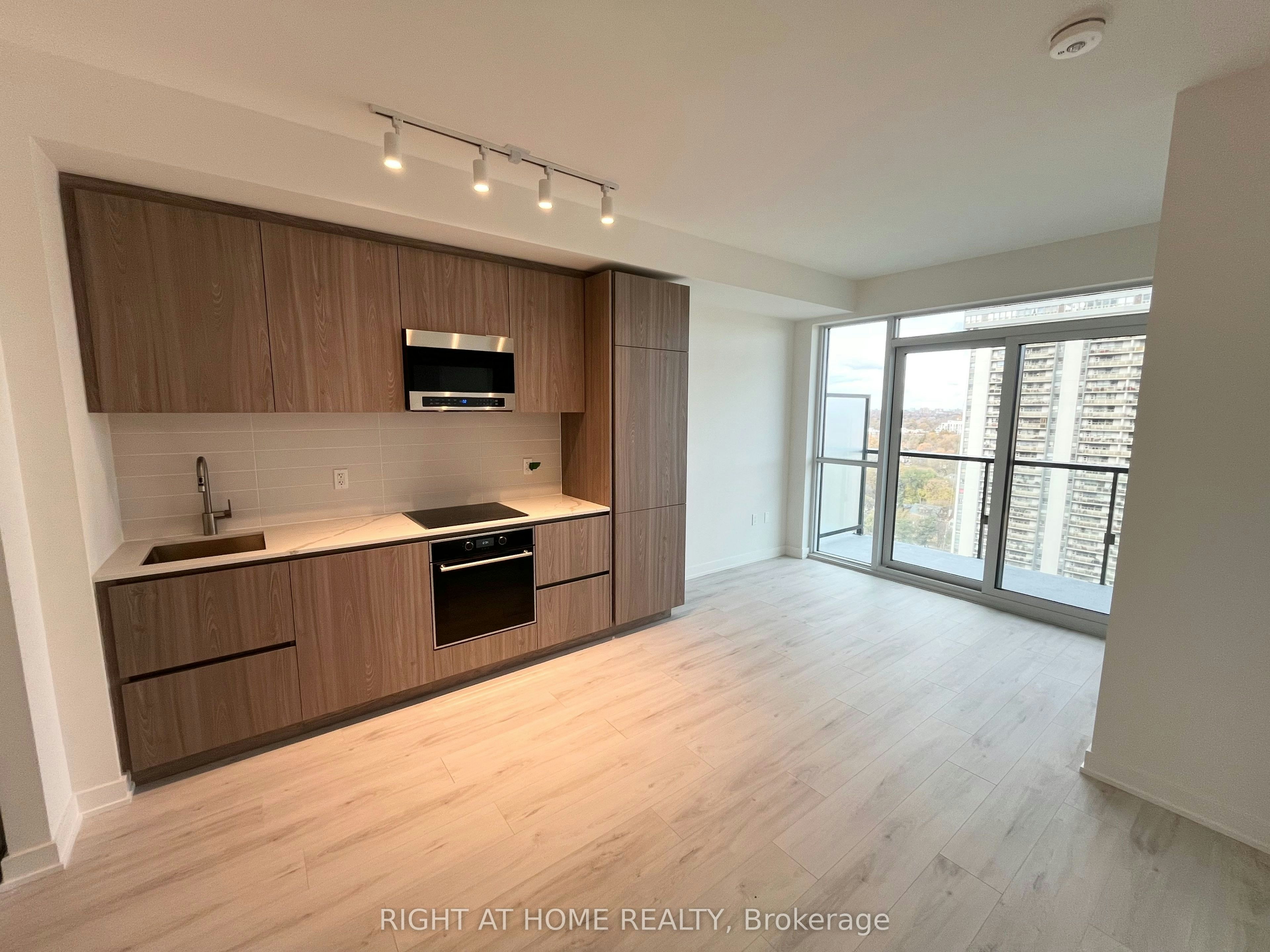1801N-120 Broadway Avenue, Toronto, ON, M4P 0E9 - 2
