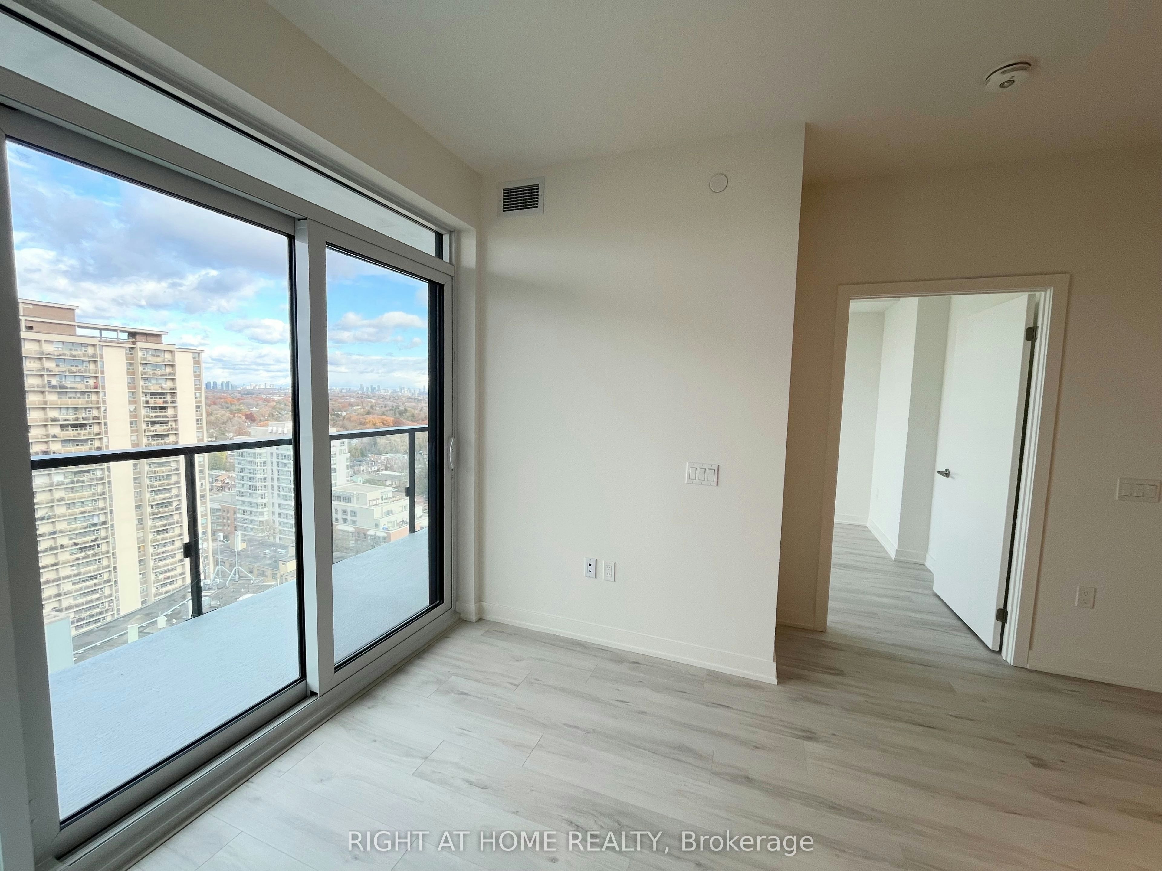 1801N-120 Broadway Avenue, Toronto, ON, M4P 0E9 - 7