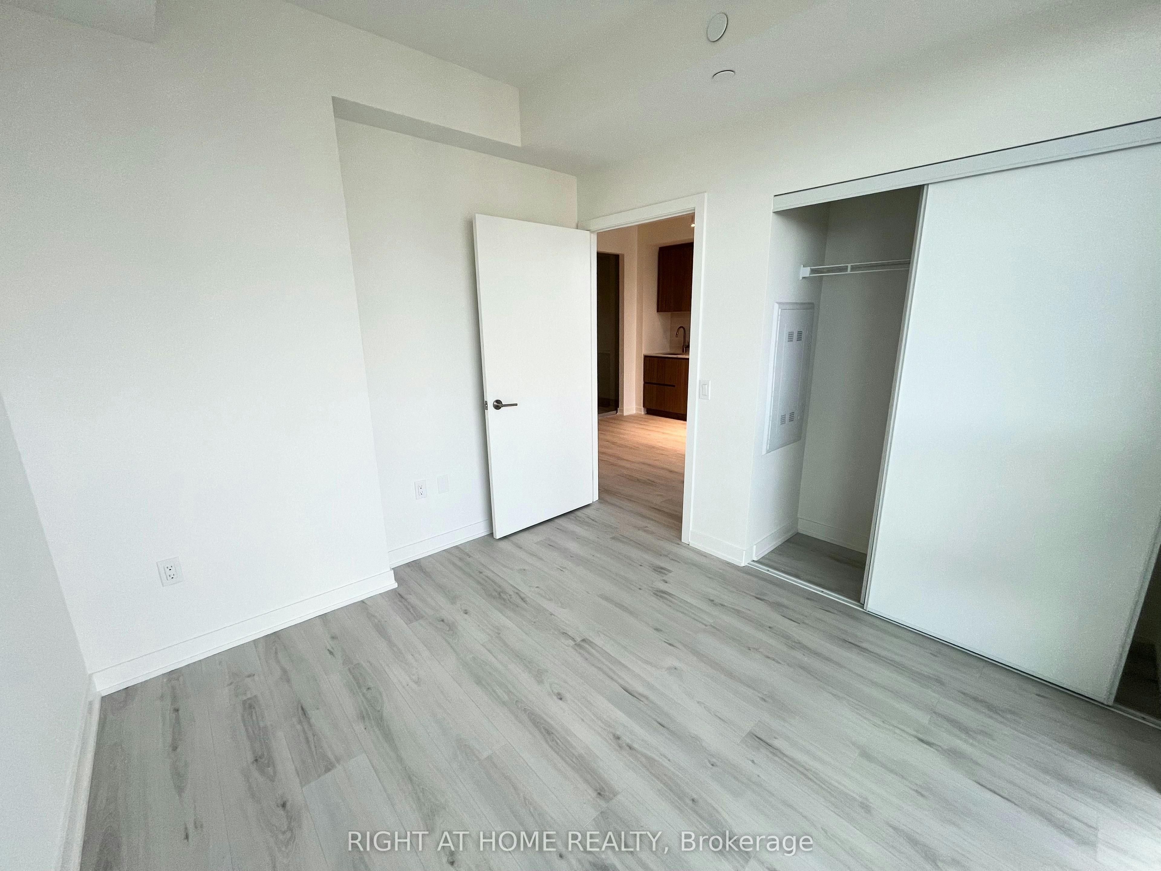 1801N-120 Broadway Avenue, Toronto, ON, M4P 0E9 - 11