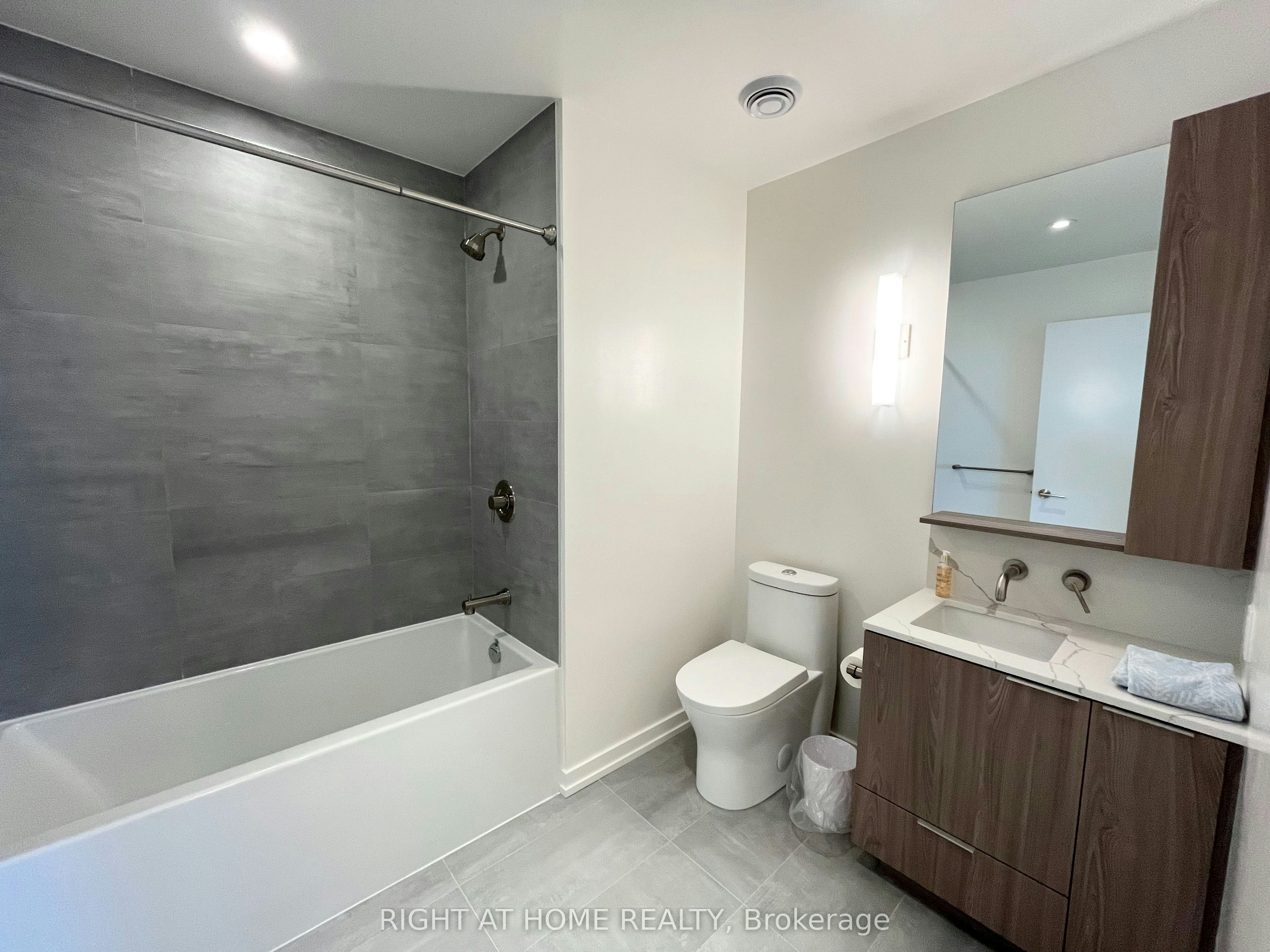 1801N-120 Broadway Avenue, Toronto, ON, M4P 0E9 - 13
