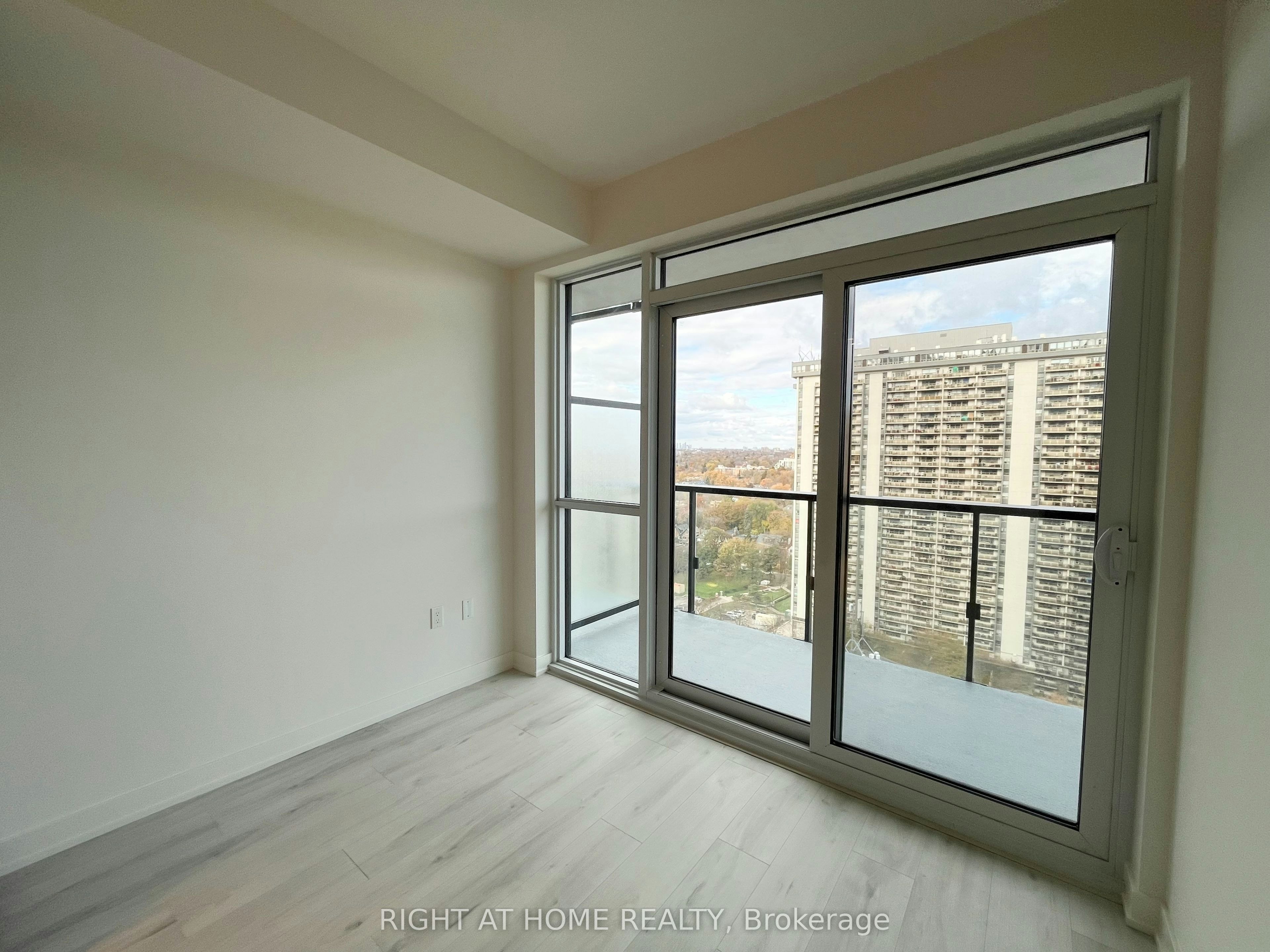 1801N-120 Broadway Avenue, Toronto, ON, M4P 0E9 - 6