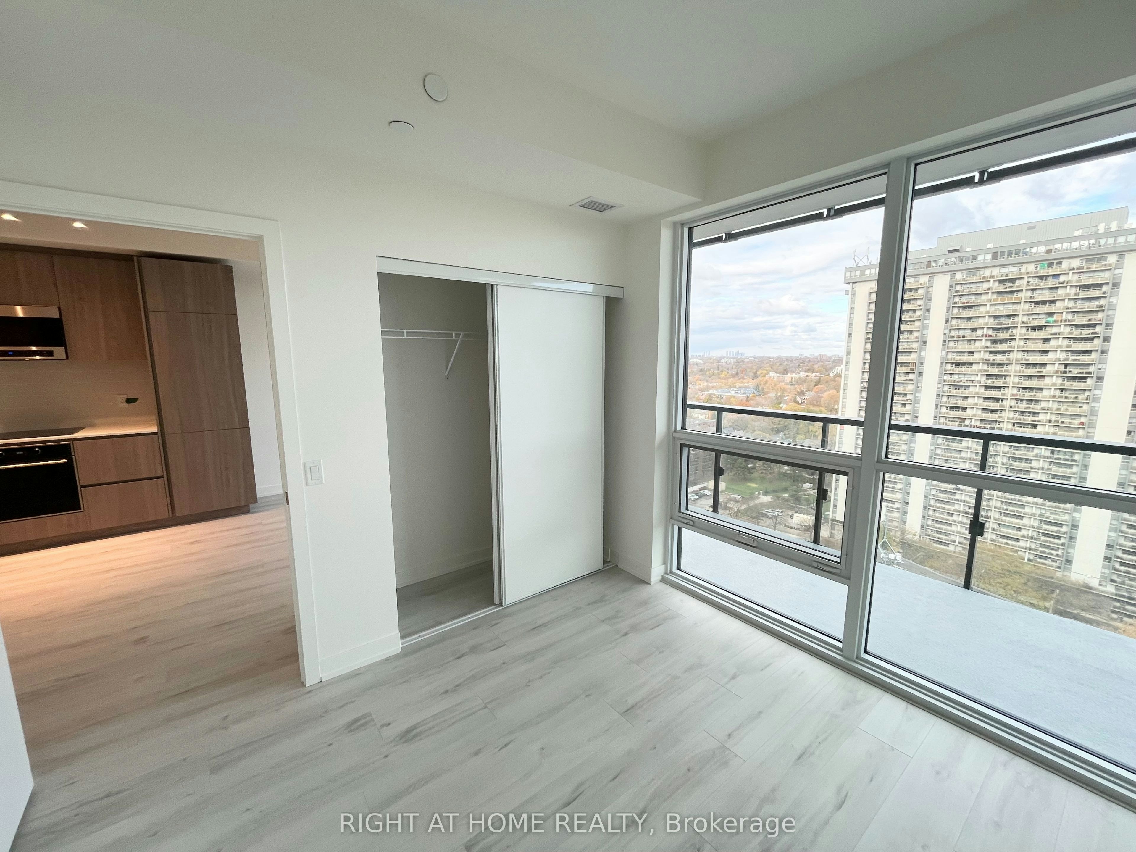 1801N-120 Broadway Avenue, Toronto, ON, M4P 0E9 - 10