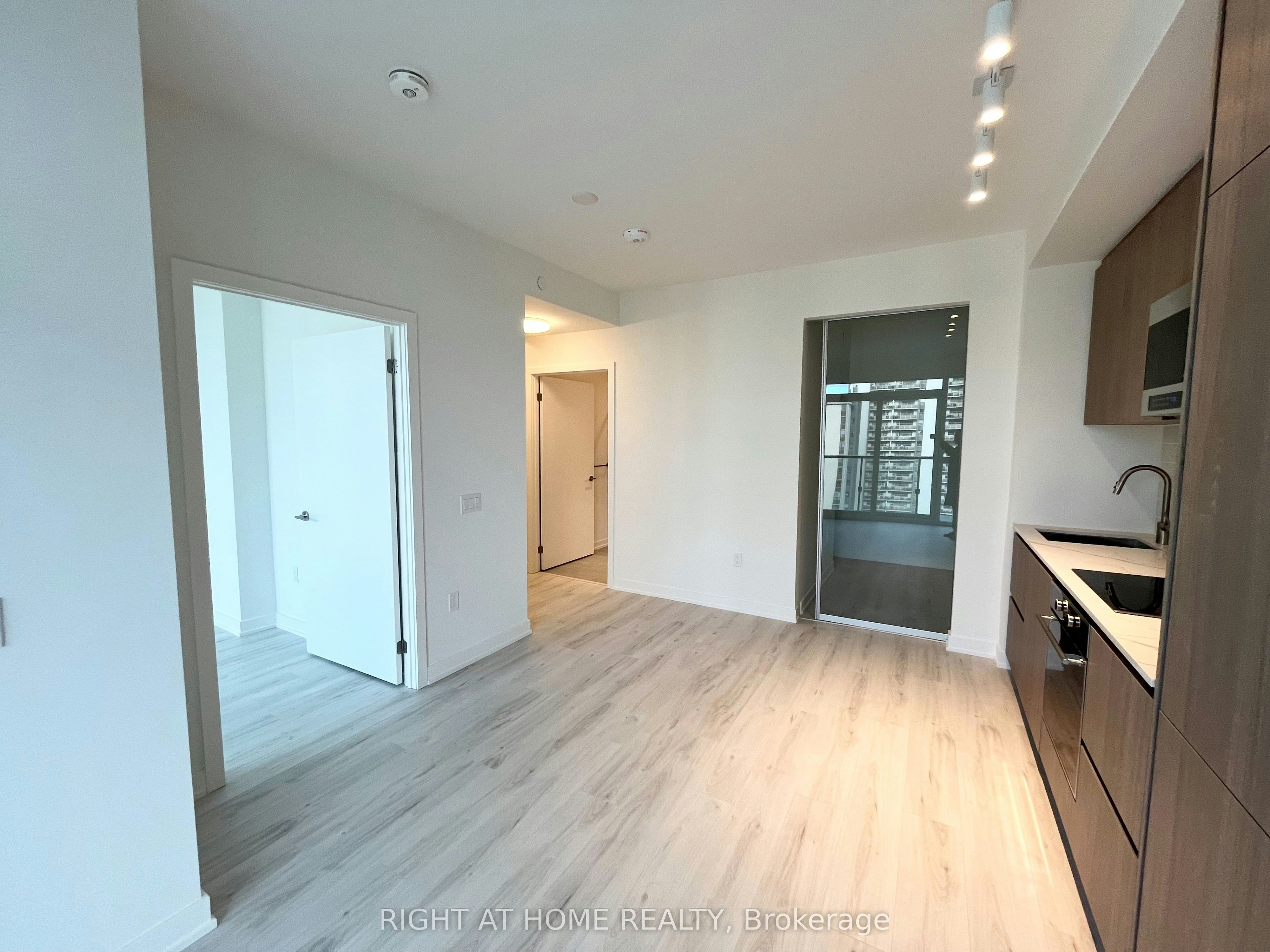 1801N-120 Broadway Avenue, Toronto, ON, M4P 0E9 - 8